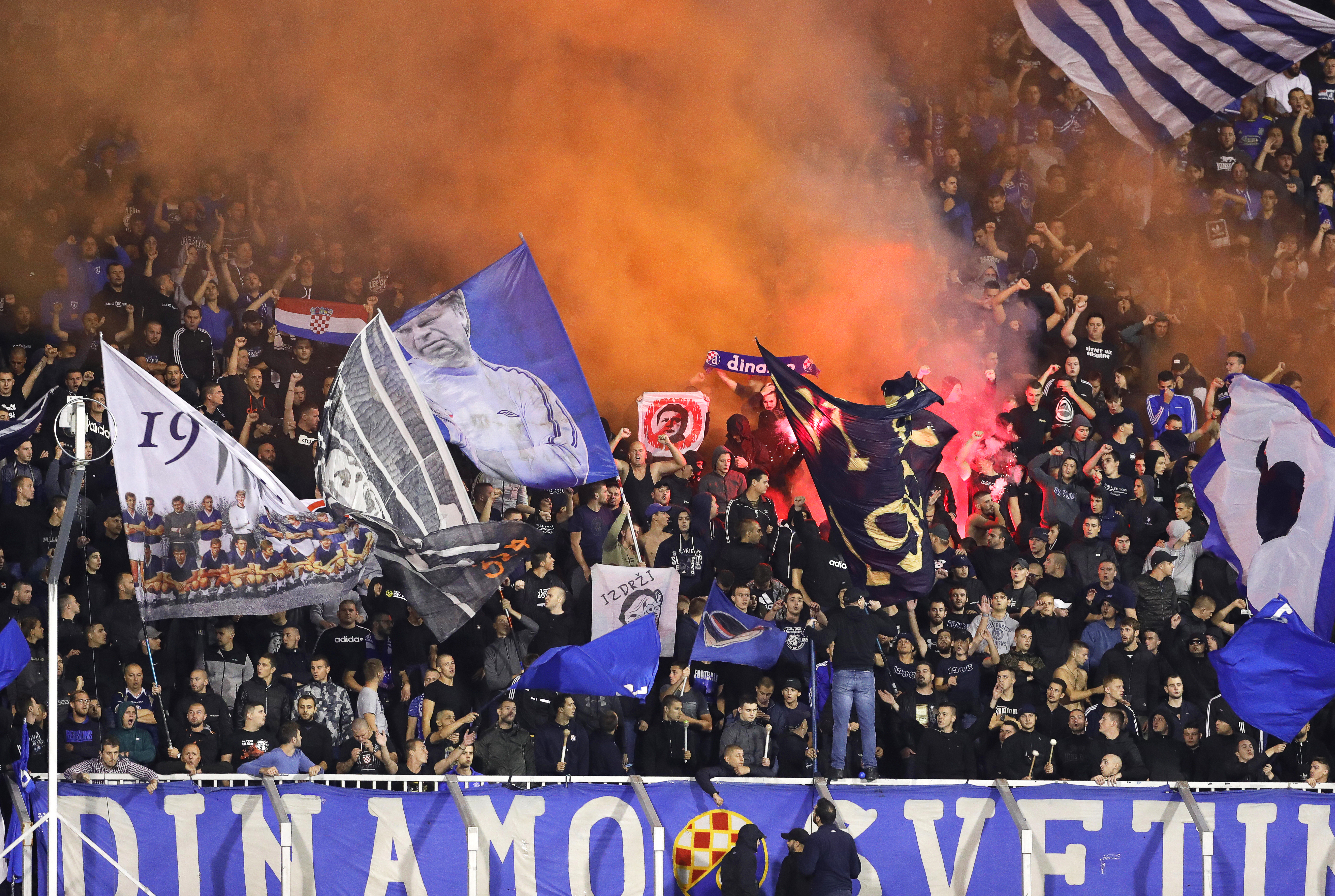 epa07852145 Dinamo fans cheer during the UEFA Champions League group C soccer match between Dinamo Zagreb and Atalanta Berga mo at Maksimir stadium in Zagreb, Croatia, 18 September 2019.  EPA-EFE/ANTONIO BAT