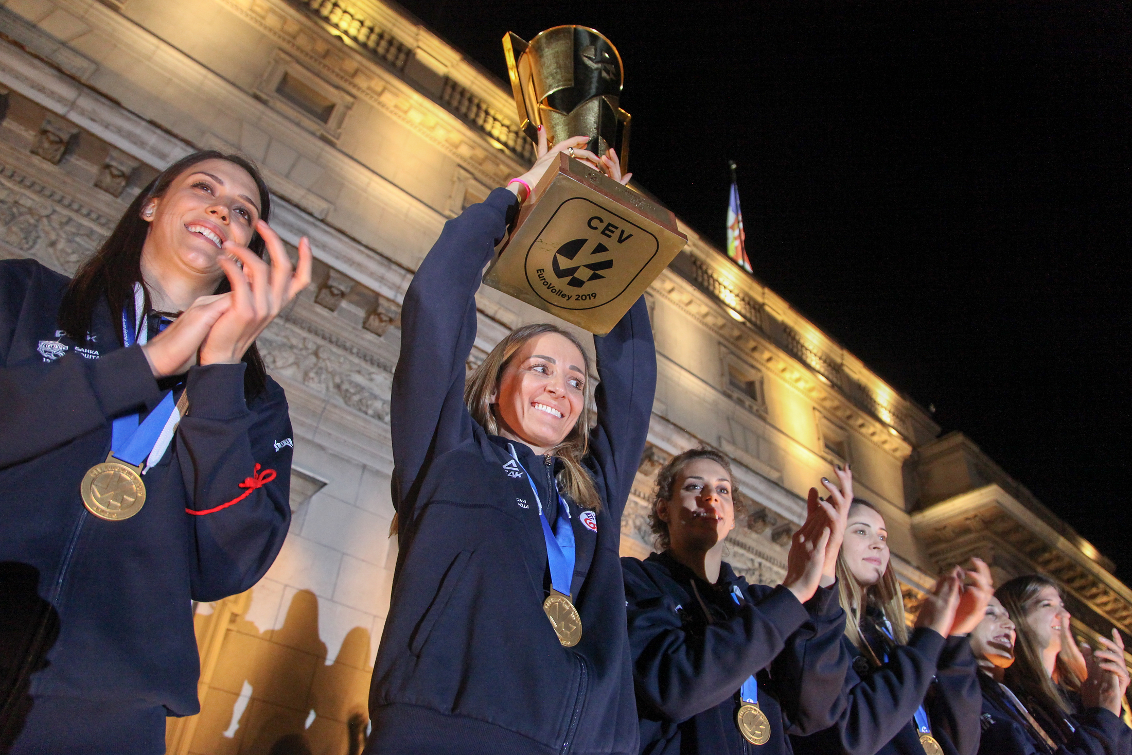 Odbojka Volleyball-Docek ispred Skupstine grada Beograda Zenska Odbojkaska Reprezentacija Srbije Zlatna Medalja Turska 2019 Cev EuroVolley 2019 CEV Volleyball European Championship - Women
Beograd, 09.09.2019.
foto: Srdjan Stevanovic/Starsportphoto ©
