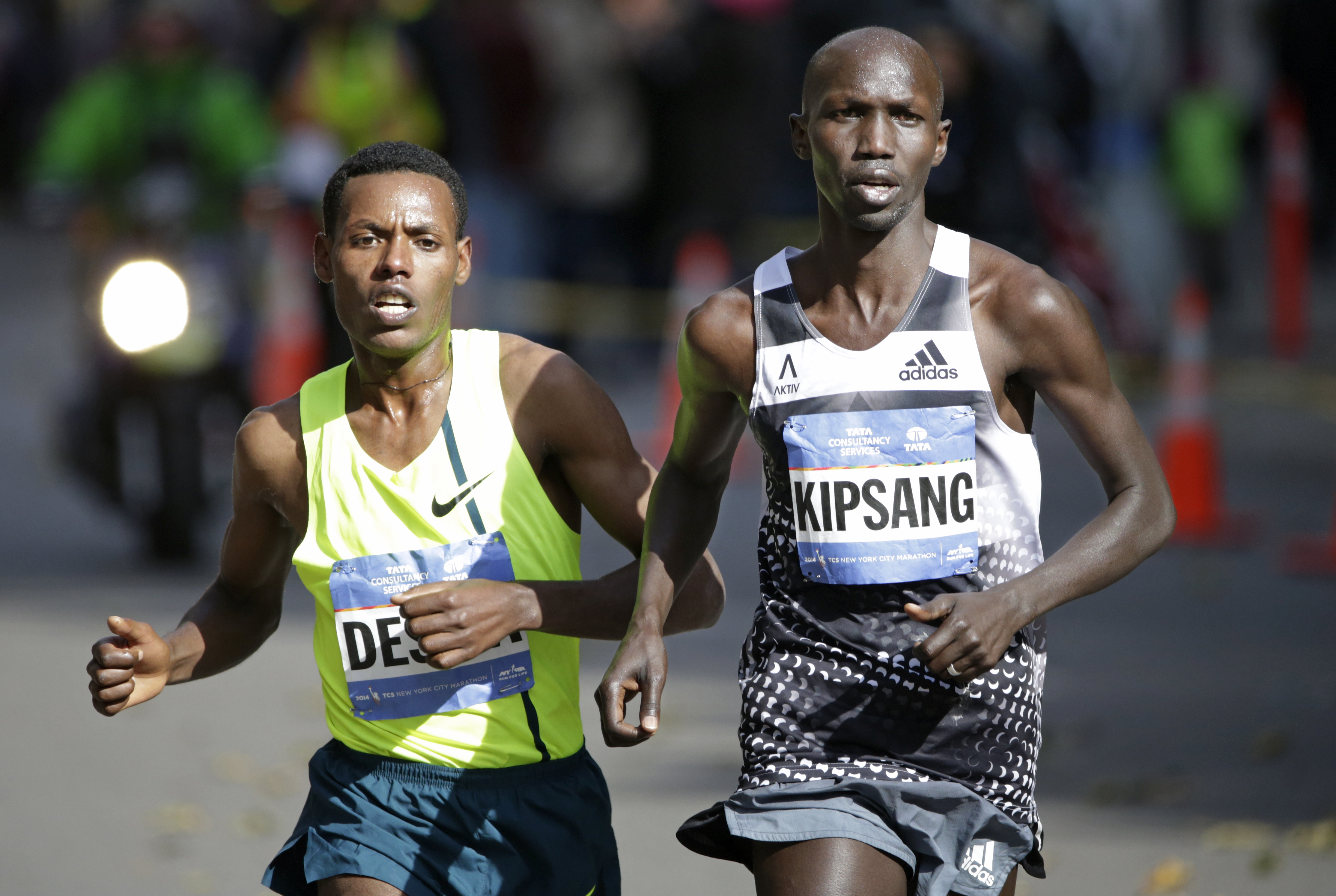 epa04473735 Wilson Kipsang of Kenya (R) and Lelisa Desisa of Ethiopia compete in the New York City Marathon in New York, New York, USA, 02 November 2014. Kipsang went on to win, his unofficial time was, 2 hours, 10 minutes, 59 seconds.  EPA/PETER FOLEY