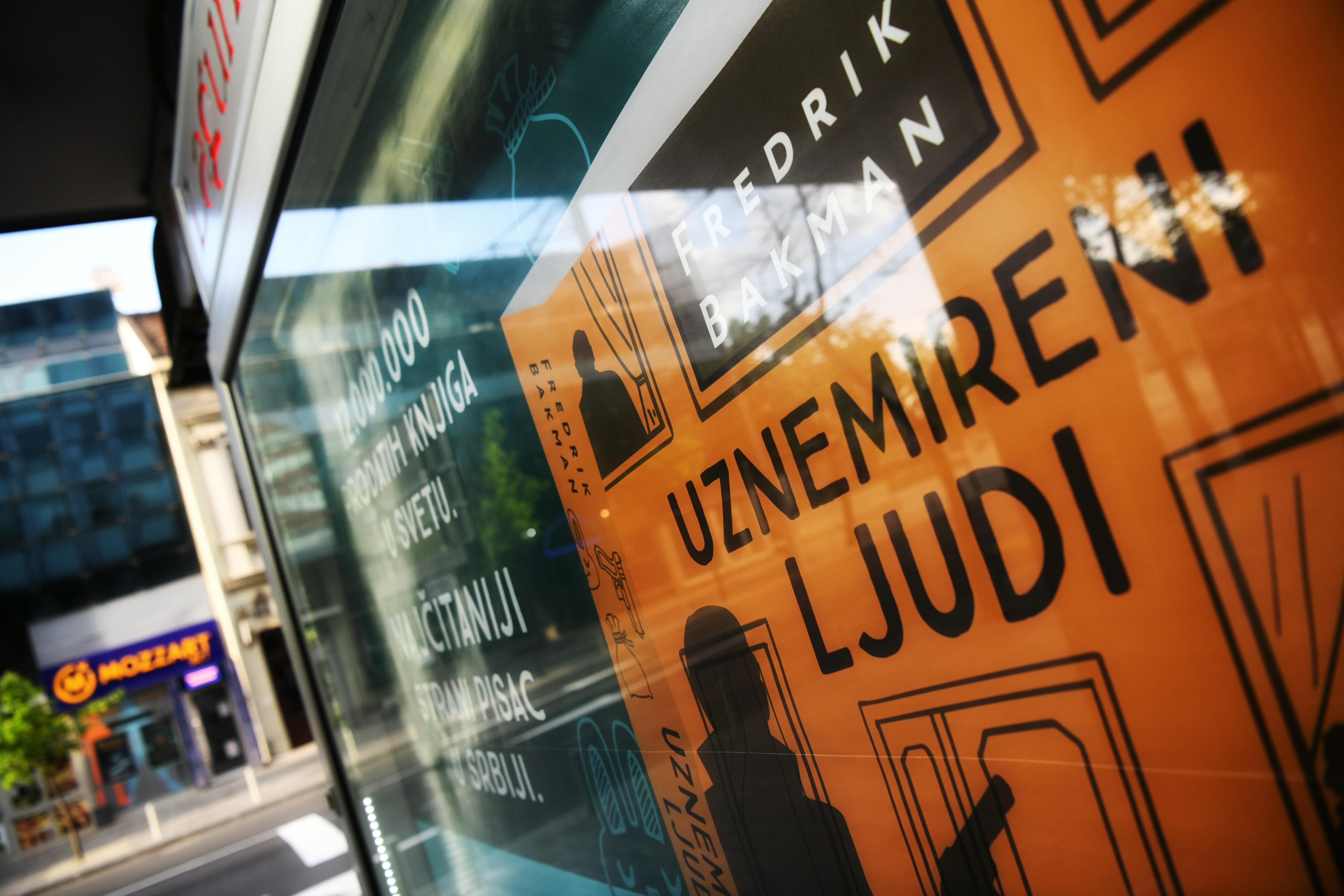 Beograd 21.04.2020. Grad, Koronavirus, ulice, izlog, izlozi, knjižara Foto: Vesna Lalić/Nova.rs