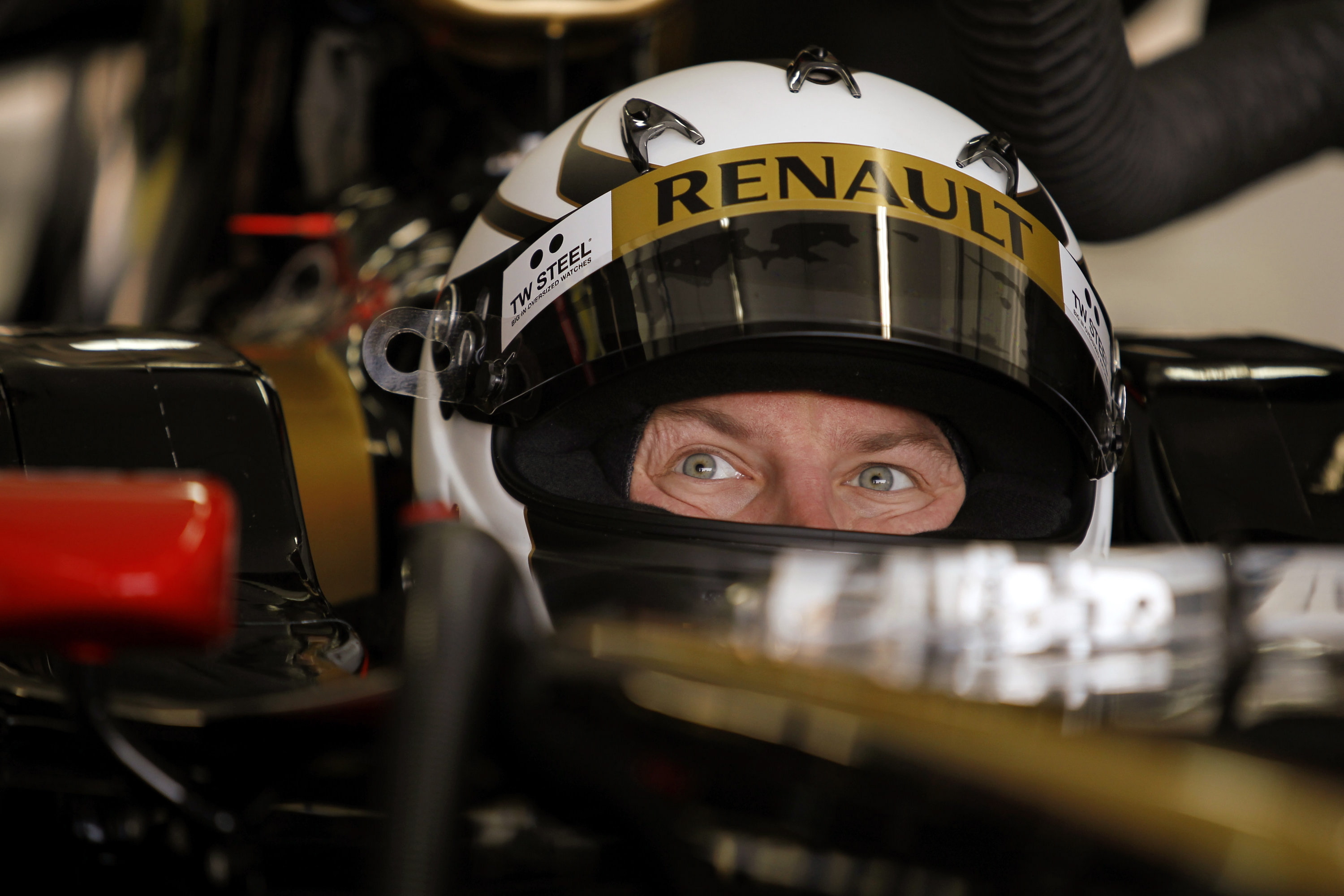 Kimi Raikkonen test drives in Valencia