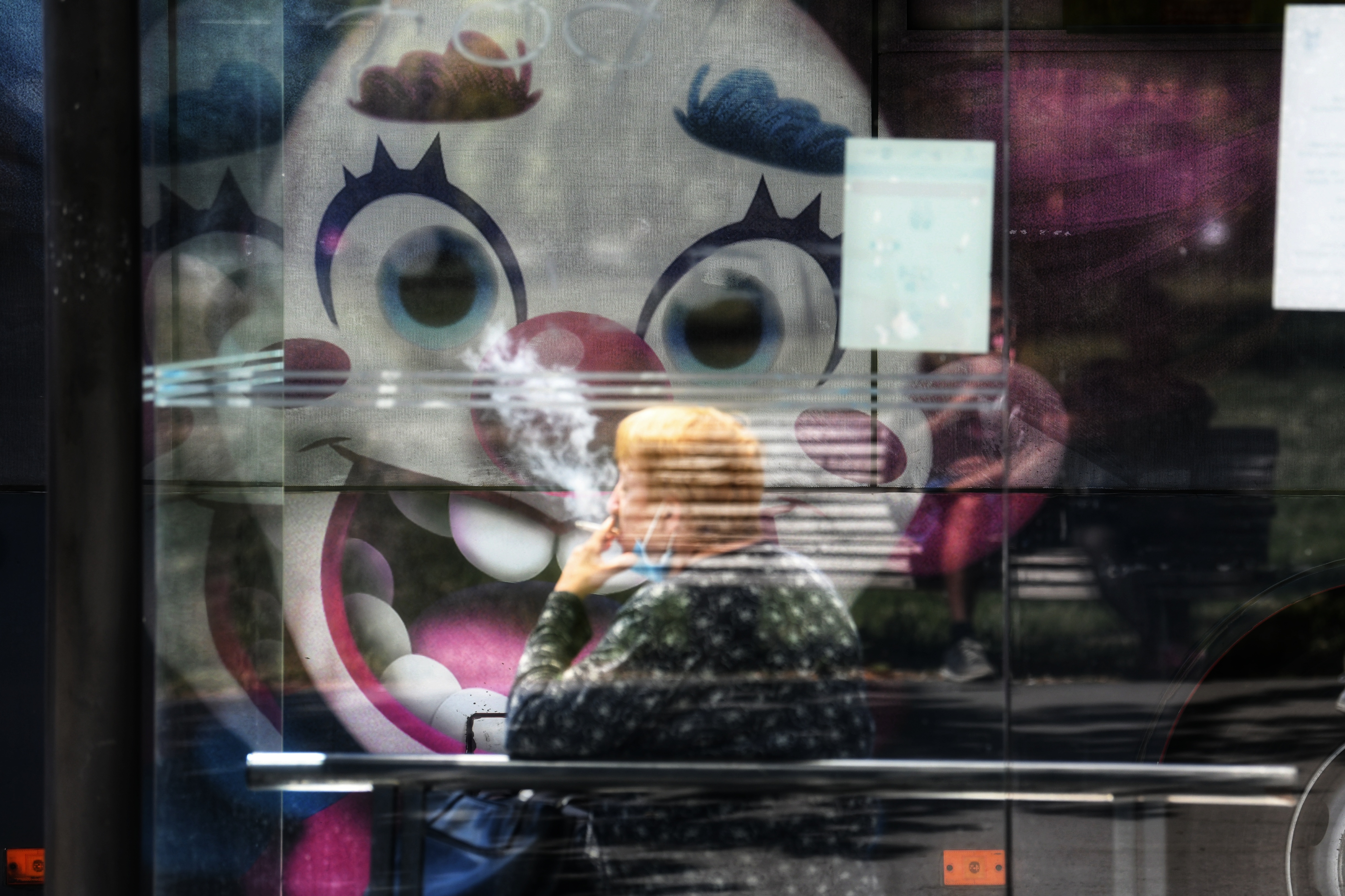 Beograd 13.05.2020. grad, žena, pušenje, klovn Foto: Vesna Lalić/Nova.rs