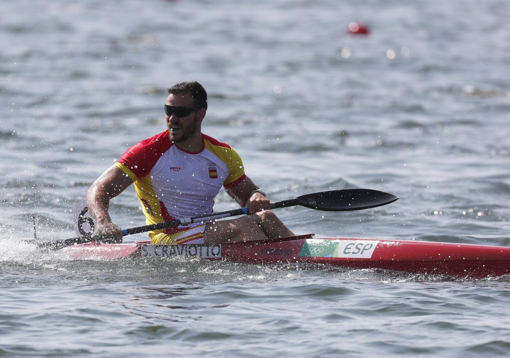 epa05499185 Saul Craviotto of Spain during semifinal Men's Kayak Single (K1) 200m semifinal at the Lagoa Stadium during the Rio 2016 Olympic Games in Rio de Janeiro, Brazil, 19 August 2016.  EPA/ORLANDO BARRIA