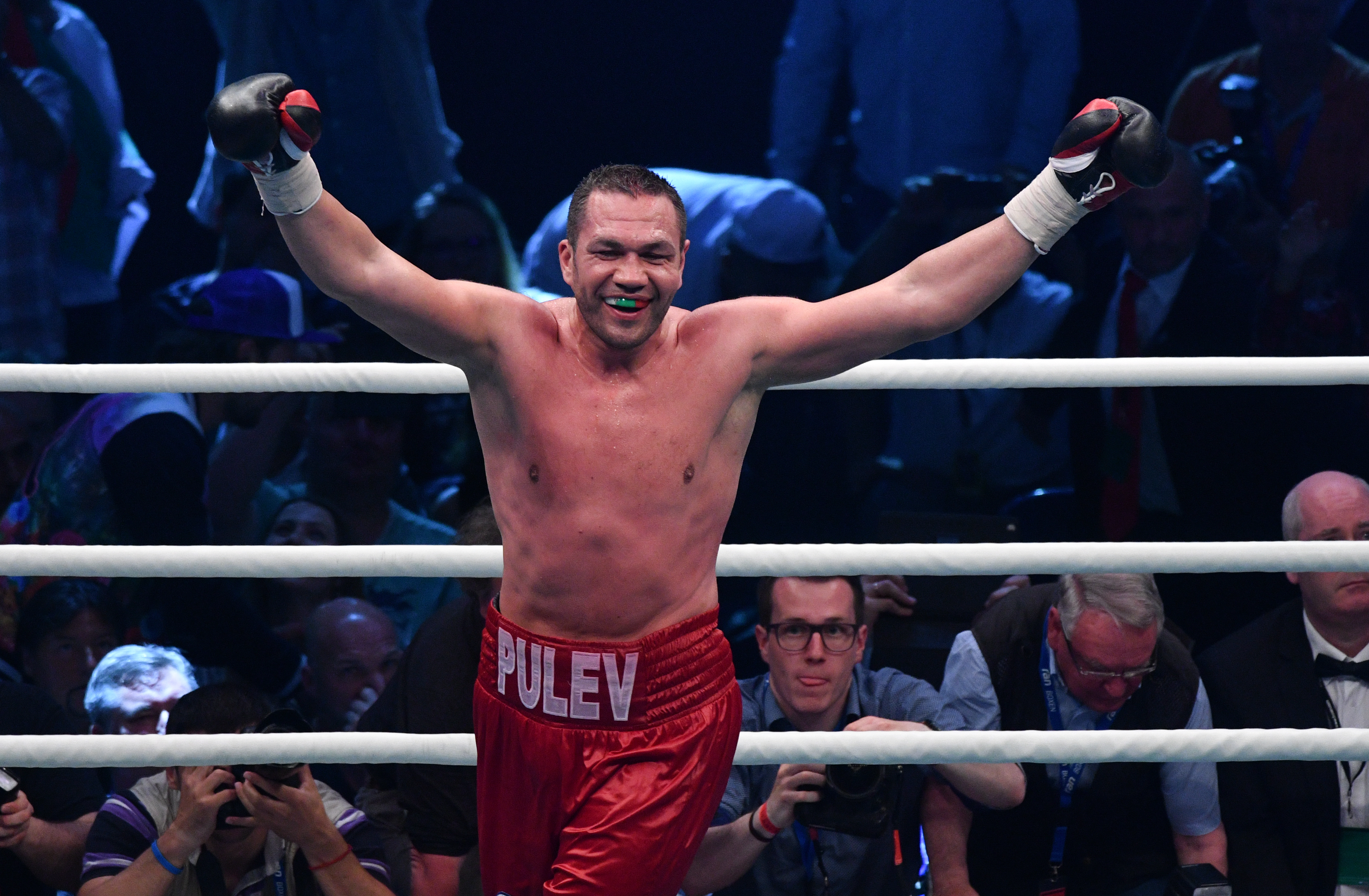 epa05294032 Kubrat Pulev of Bulgaria celebrates his victory over Dereck Chisora of Britain during their European Heavyweight Championship boxing match in Hamburg, Germany, 07 May 2016.  EPA/ALEX HEIMKEN