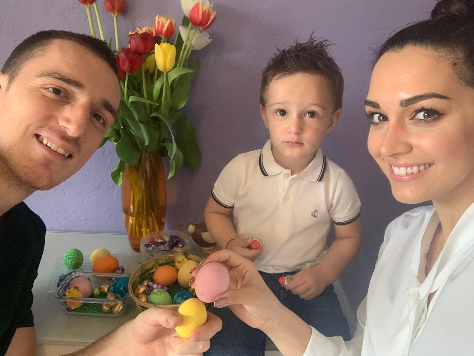 Uskrs poznati, jaja, farbanje, Danilo Anđušić
Ivana Maksimović Anđušić, sin Filip