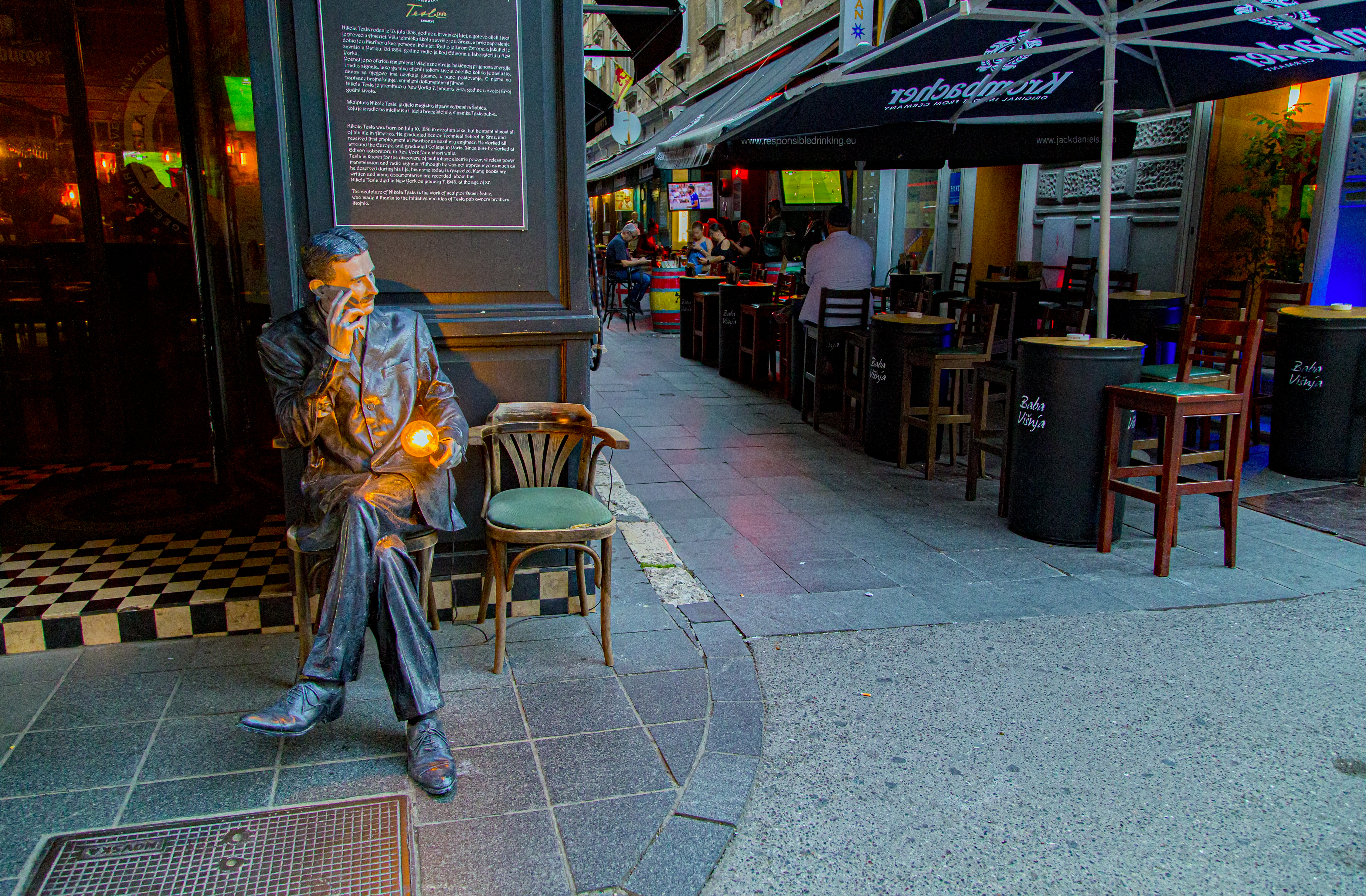 Sarajevo, kafić, Nikola Tesla Foto: Shutterstock/Andocs