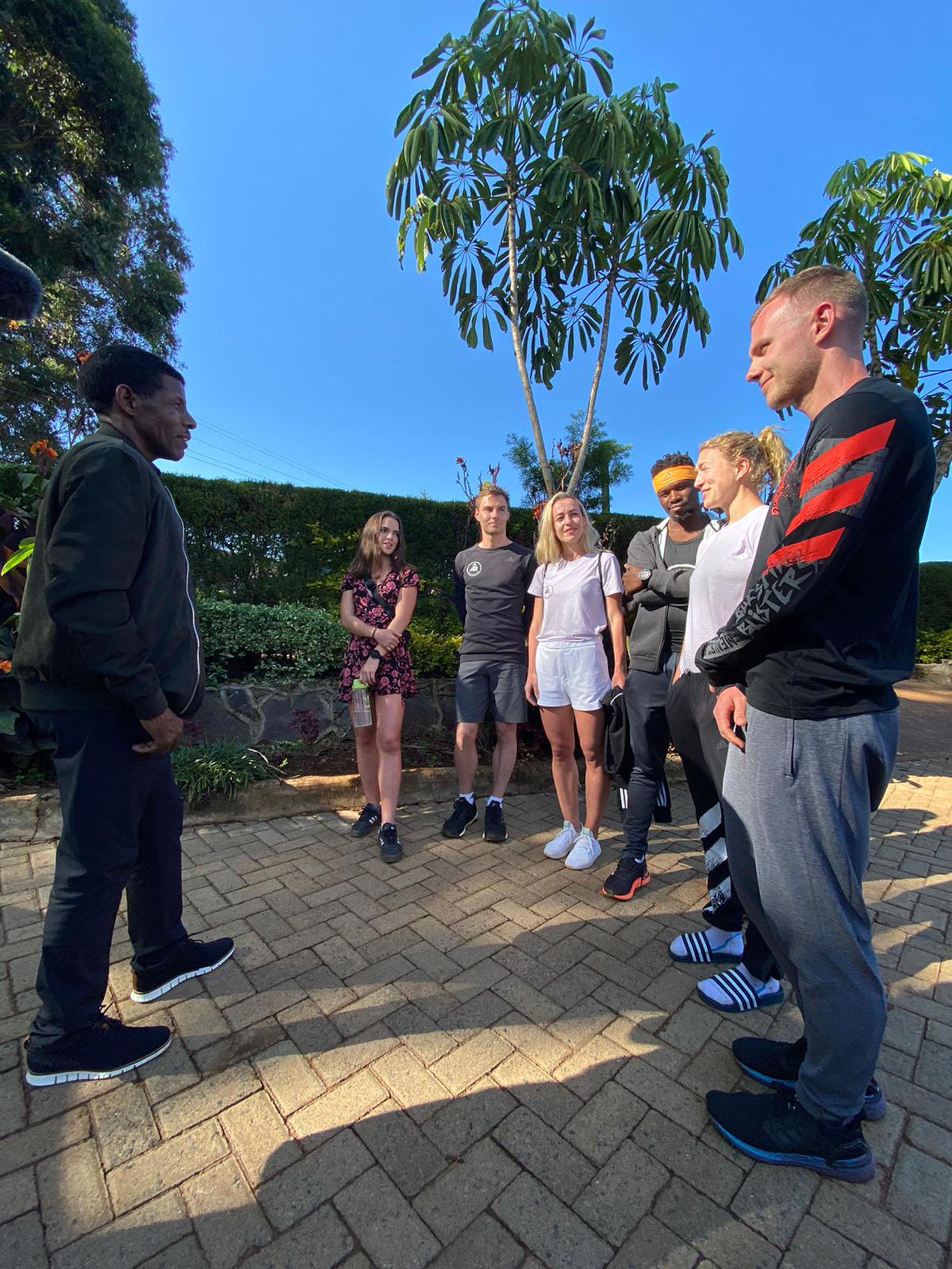 Hajle Gebreselasije i Biljanina ekipa trkača FOTO: BILJANA CVIJANOVIĆ/ADIDAS