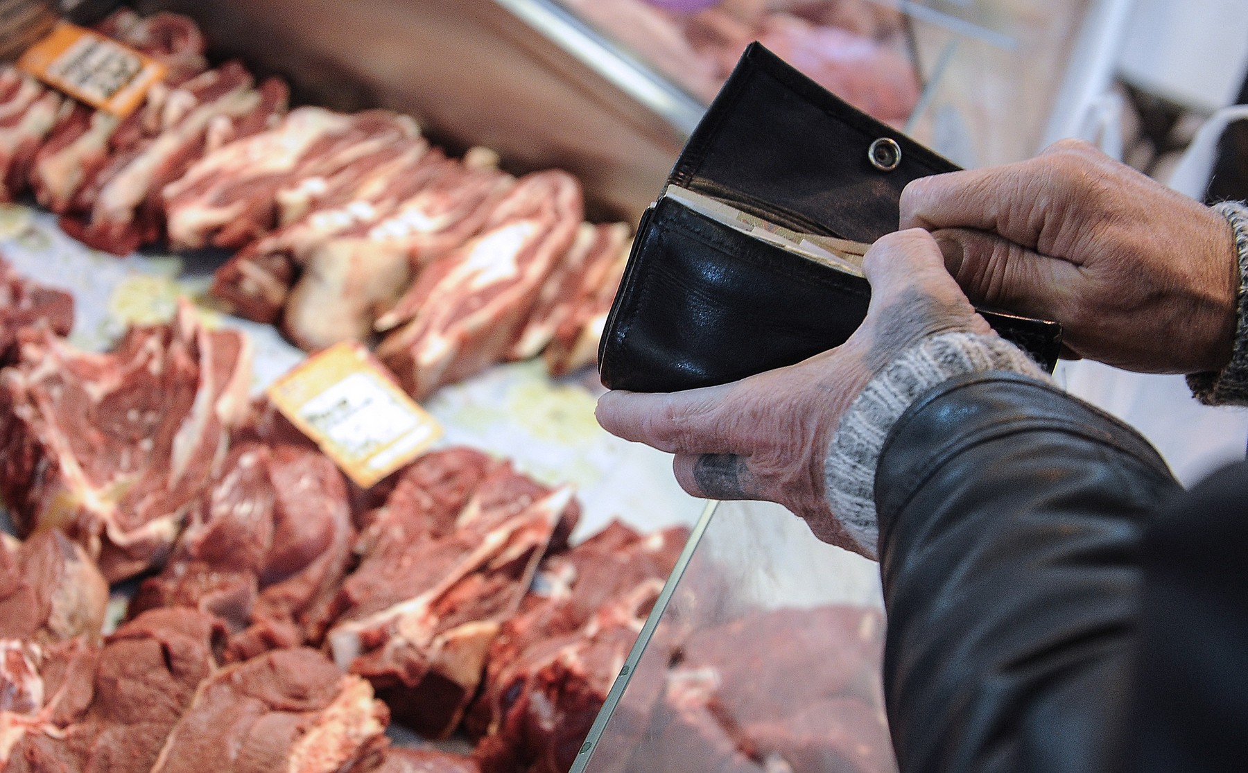 Russia bans import of meat byproducts from EU