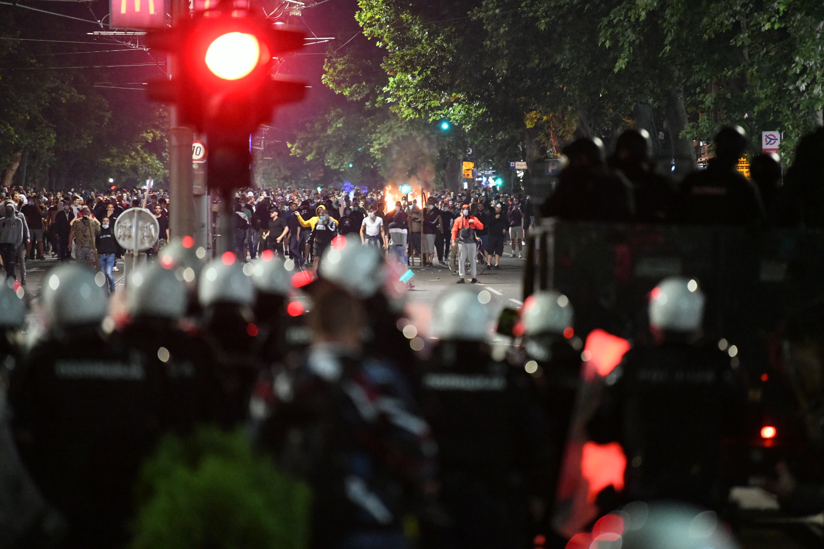 Beograd, 07.07.2020. Skupština, Protest protiv Vučića i policijskog časa Foto: Vesna Lalić/Nova.rs