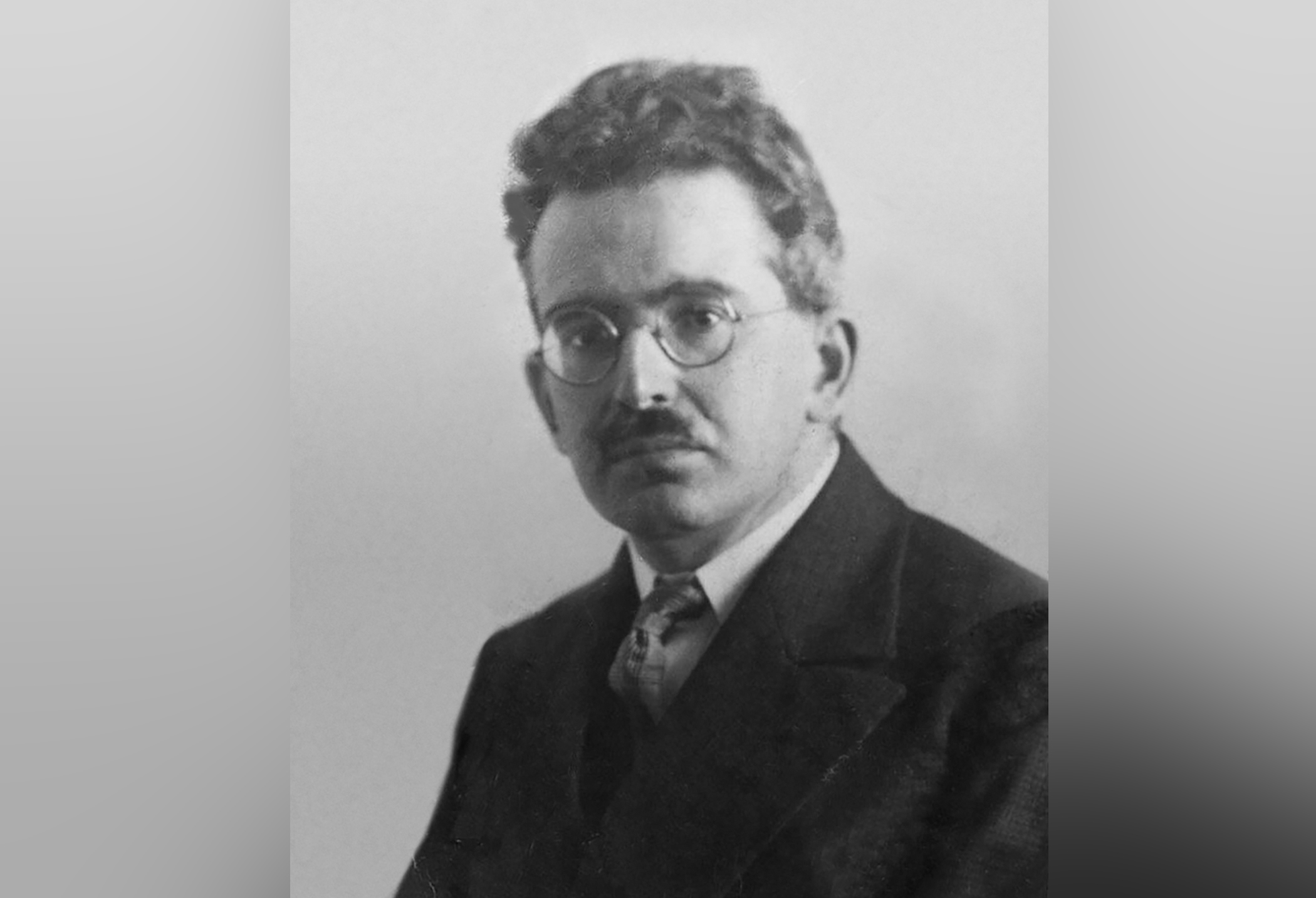 Walter_Benjamin_vers_1928-didentité-sans-auteur-192801.jpg