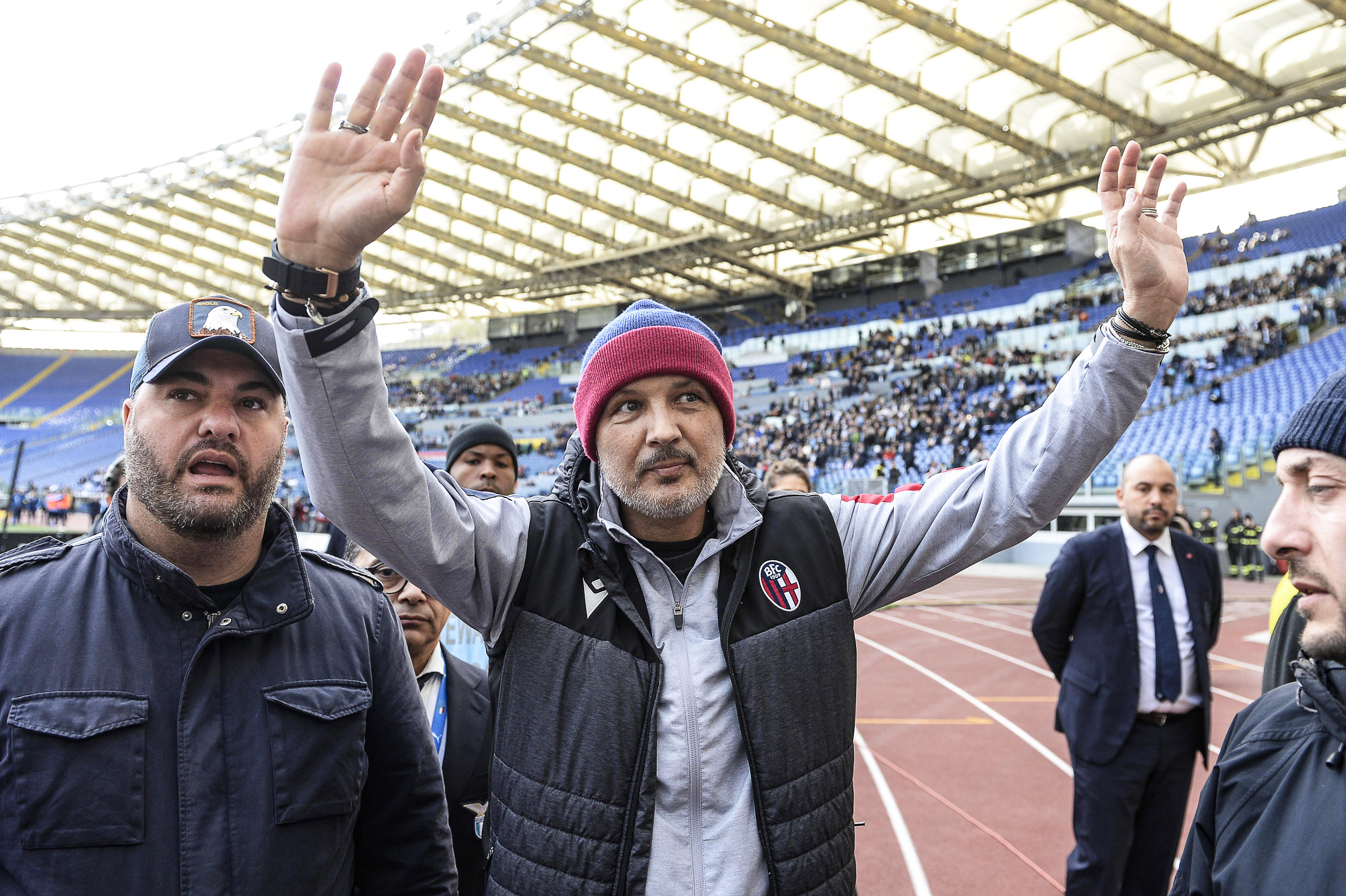 epa08258913 Bologna's head coach Sinisa Mihajlovic (C) greets fans before the Italian Serie A soccer match between SS Lazio and Bologna FC at the Olimpico stadium in Rome, Italy, 29 February 2020.  EPA-EFE/GIUSEPPE LAMI