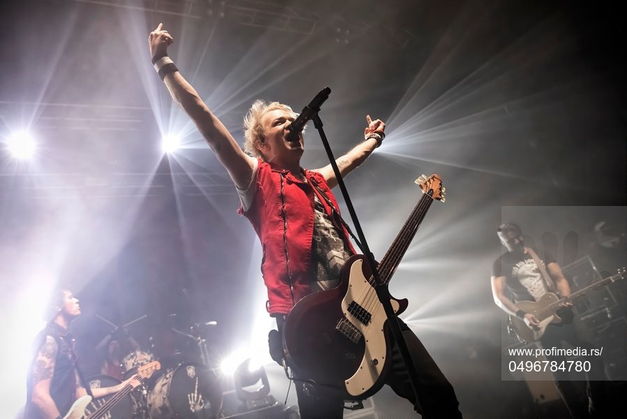 Sum 41, bend, grupa, gitarista Derik Vibli