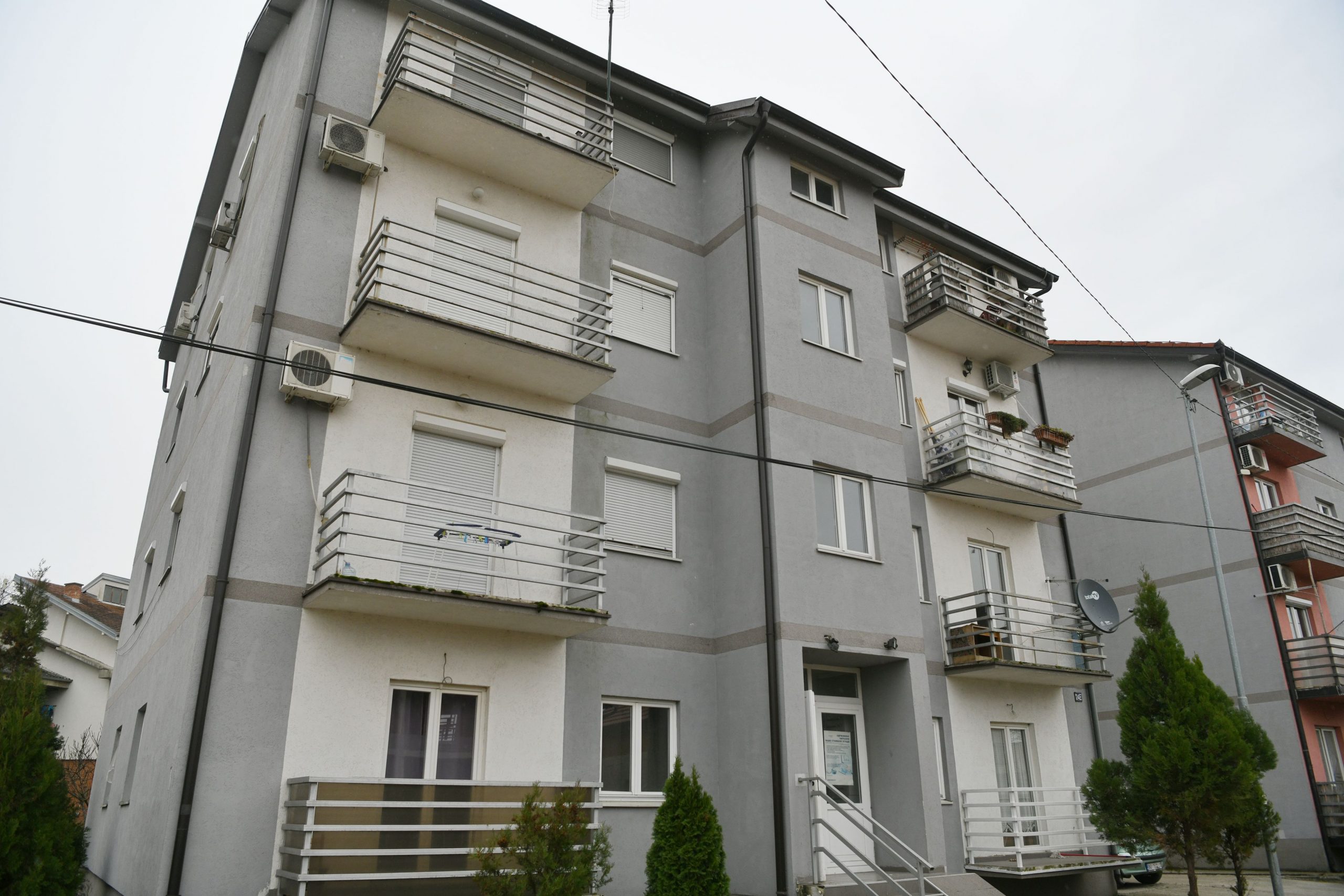 Beograd 07.12.2020. Kotež, zgrada u kojoj žive mlađa, mladja ćerka Marija i bivša žena Nada, pevača Džeja Ramadanovskog Foto: Filip Krainčanić/Nova.ra