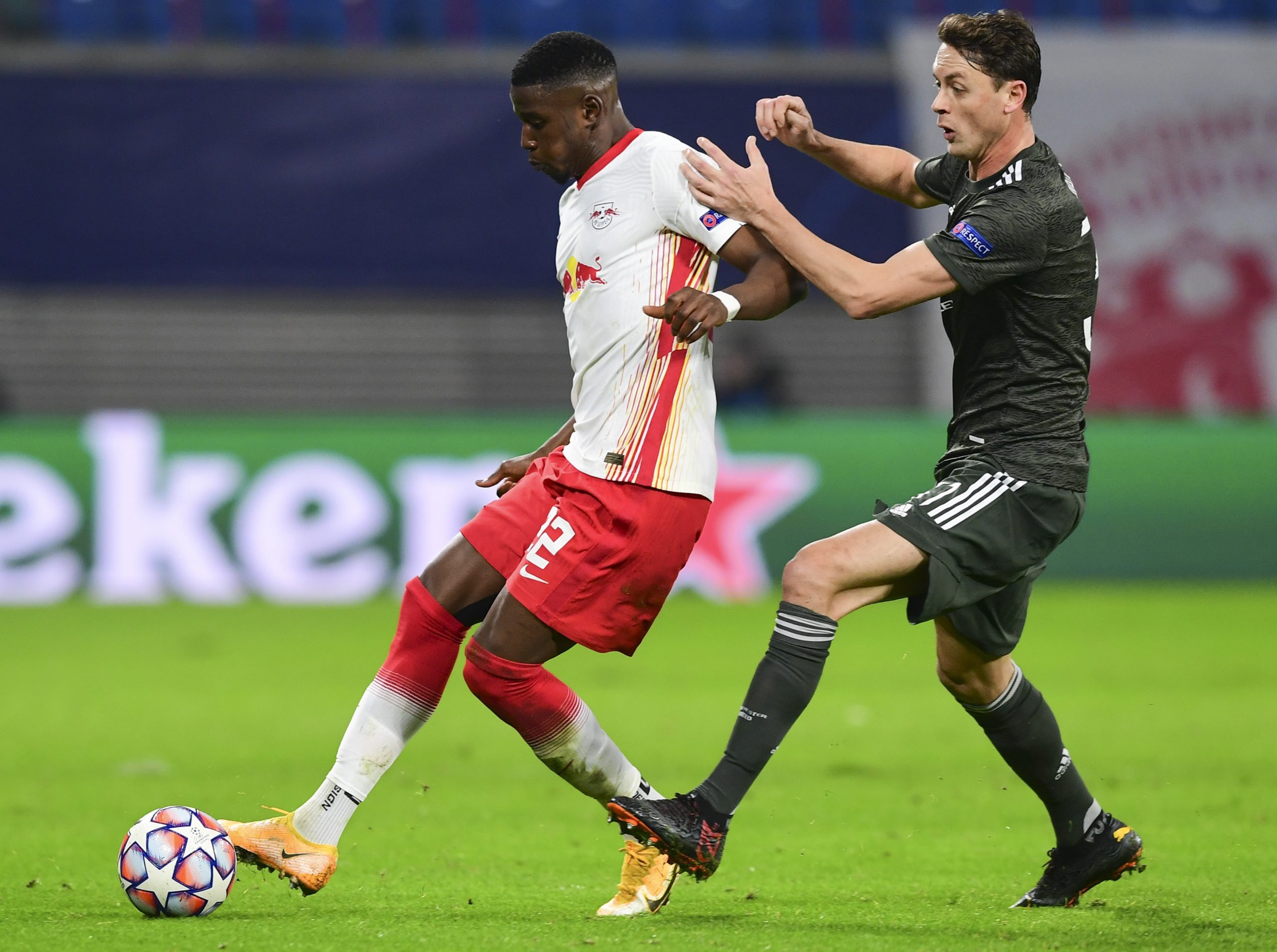 epa08871437 Nordi Mukiele (L) of Leipzig in action against Nemanja Matic (R) of Manchester United during the UEFA Champions League group H soccer match between RB Leipzig and Manchester United in Leipzig, Germany, 08 December 2020.  EPA-EFE/Filip Singer