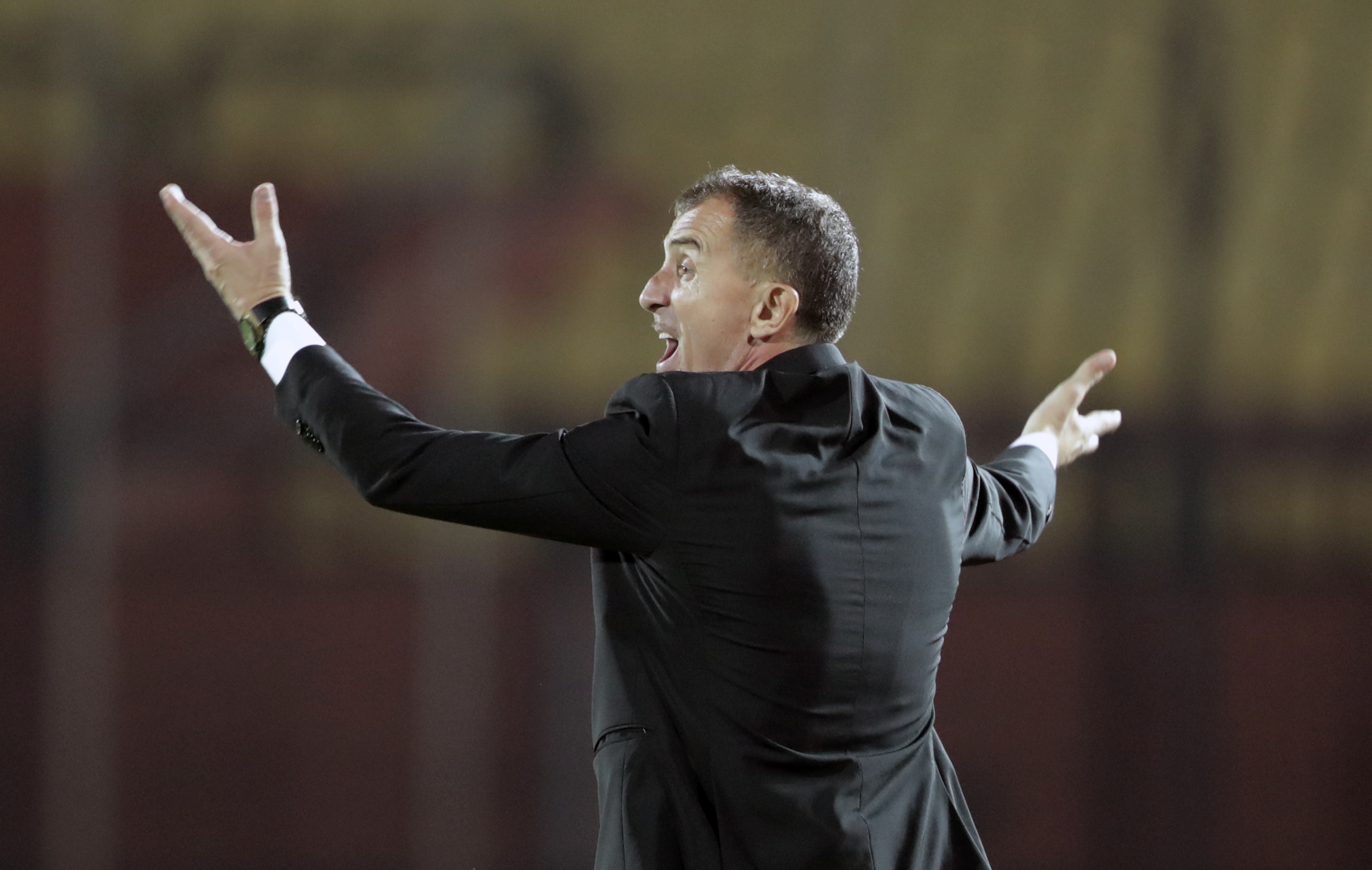 epa07947869 Zamalek coach Milutin Sredojevic during the CAF Champions League match between Zamalek and Generation Foot at Al-Salam Stadium in Cairo, Egypt, 24 October 2019.  EPA-EFE/KHALED ELFIQI