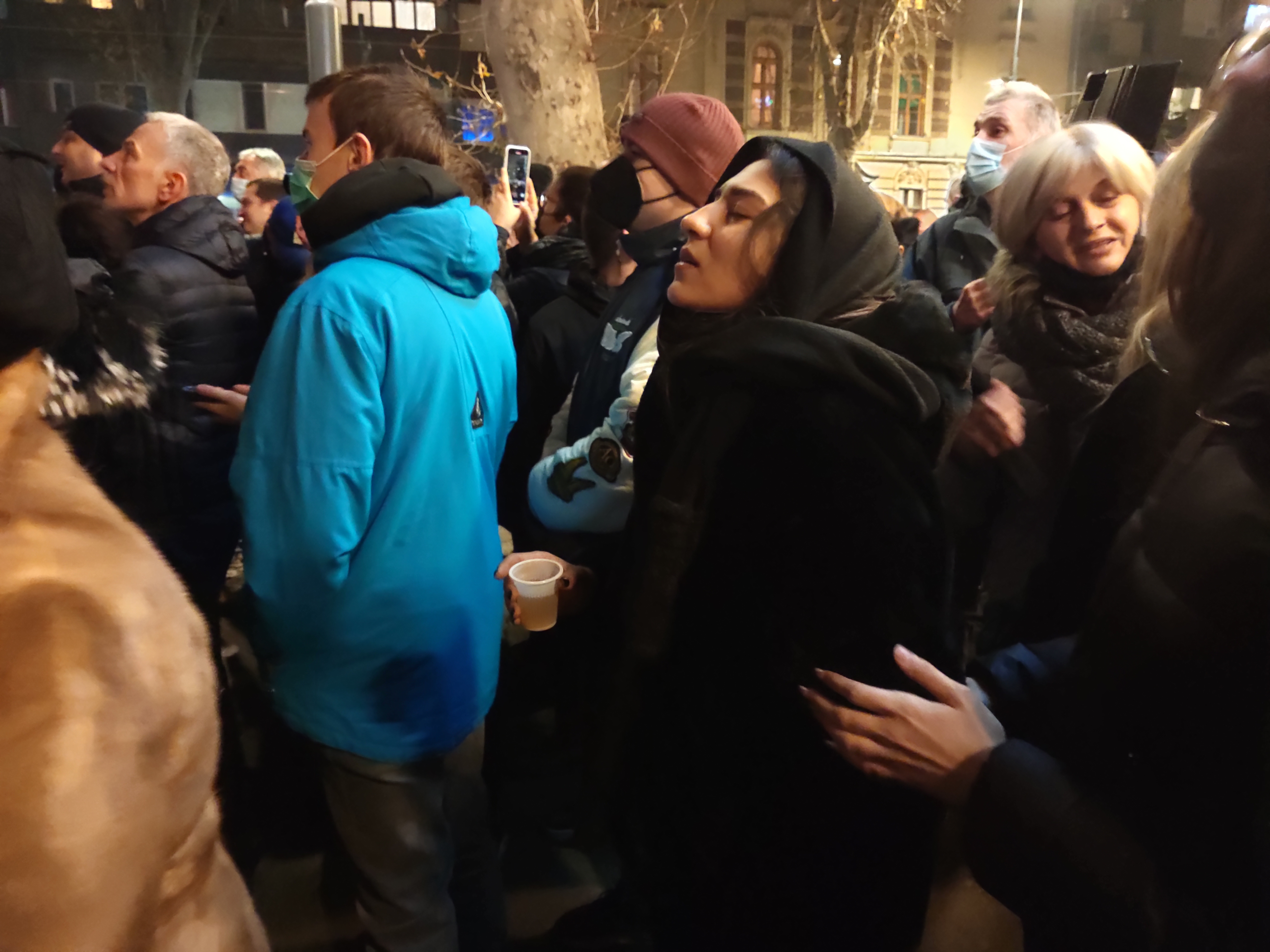 Beograd, 11.12.2020. Dorćol, Džej Ramadanovski, Ugao Jevrejske i Dušanove, skup u Džejevu čast, video bim, Džejeva ćerka Marija