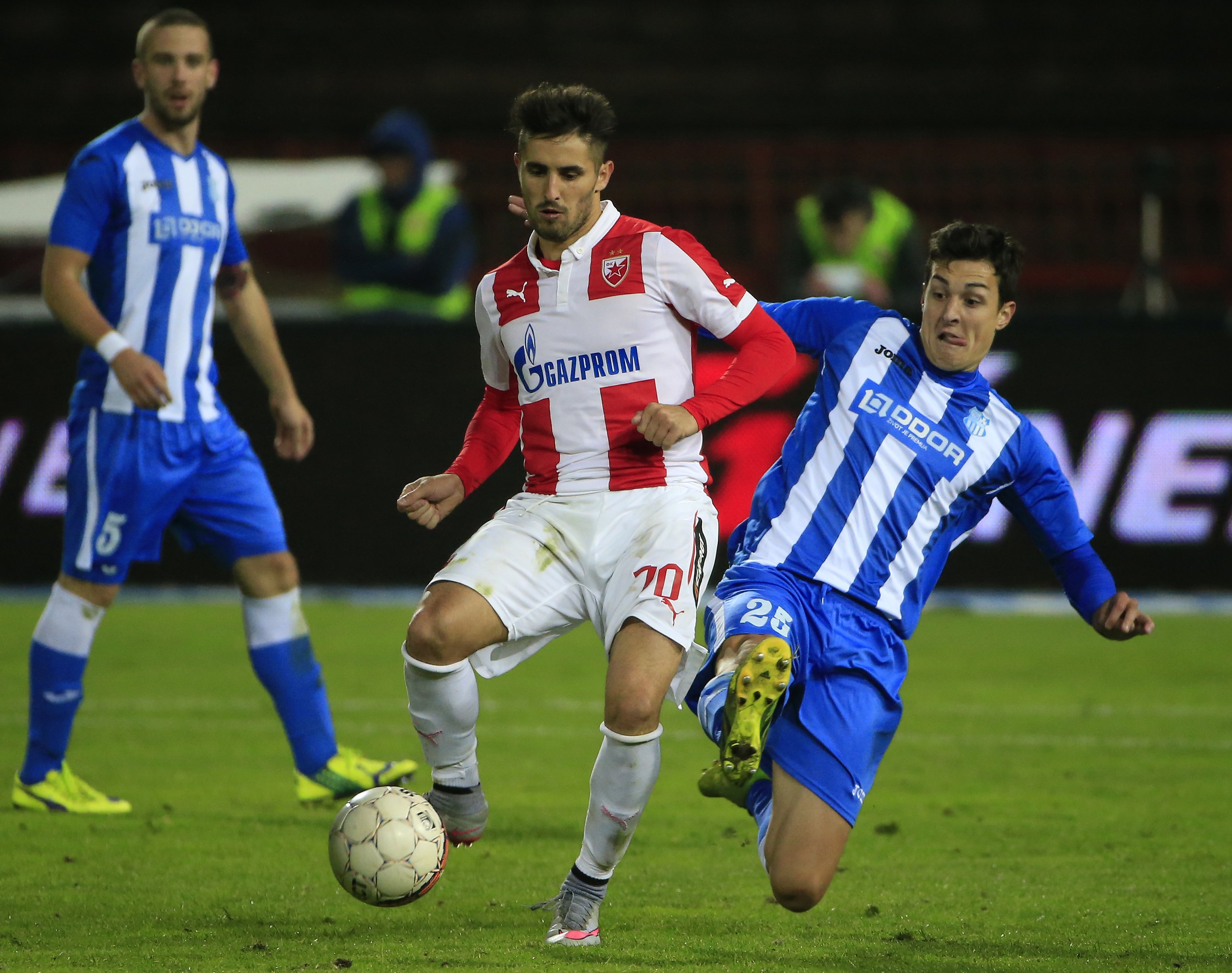 Fudbal Jelen Super League season 2015-2016
Crvena Zvezda v OFK Beograd
Hugo Oliveira Vieira (C) and Aleksandar Radovanovic (R)
Beograd, 31.10.2015.
foto: Srdjan Stevanovic/Starsportphoto©