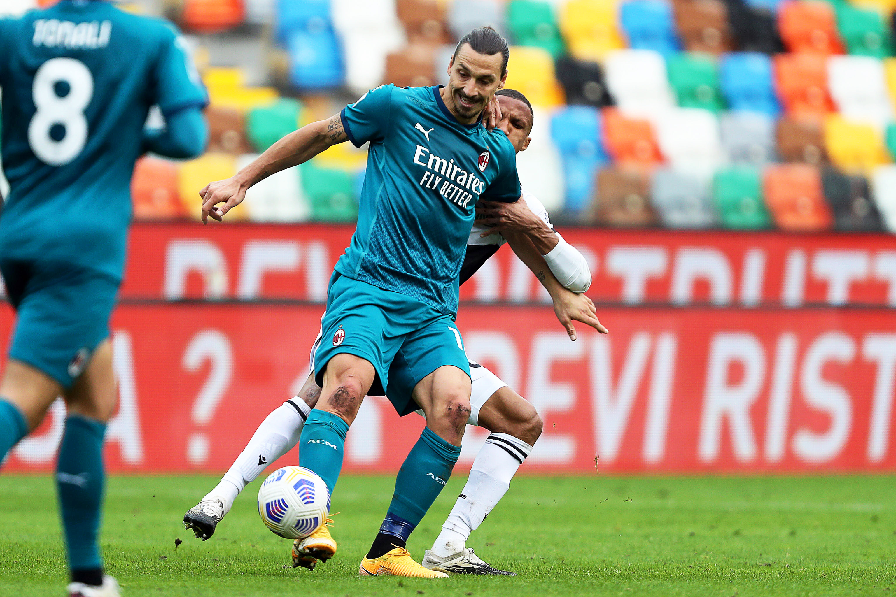 epa08790900 Milan's Zlatan Ibrahimovic (C) in action against Udinese's Rodrigo Becao (back) during the Italian Serie A soccer match between Udinese Calcio and AC Milan in Udine, Italy, 01 November 2020.  EPA-EFE/GABRIELE MENIS
