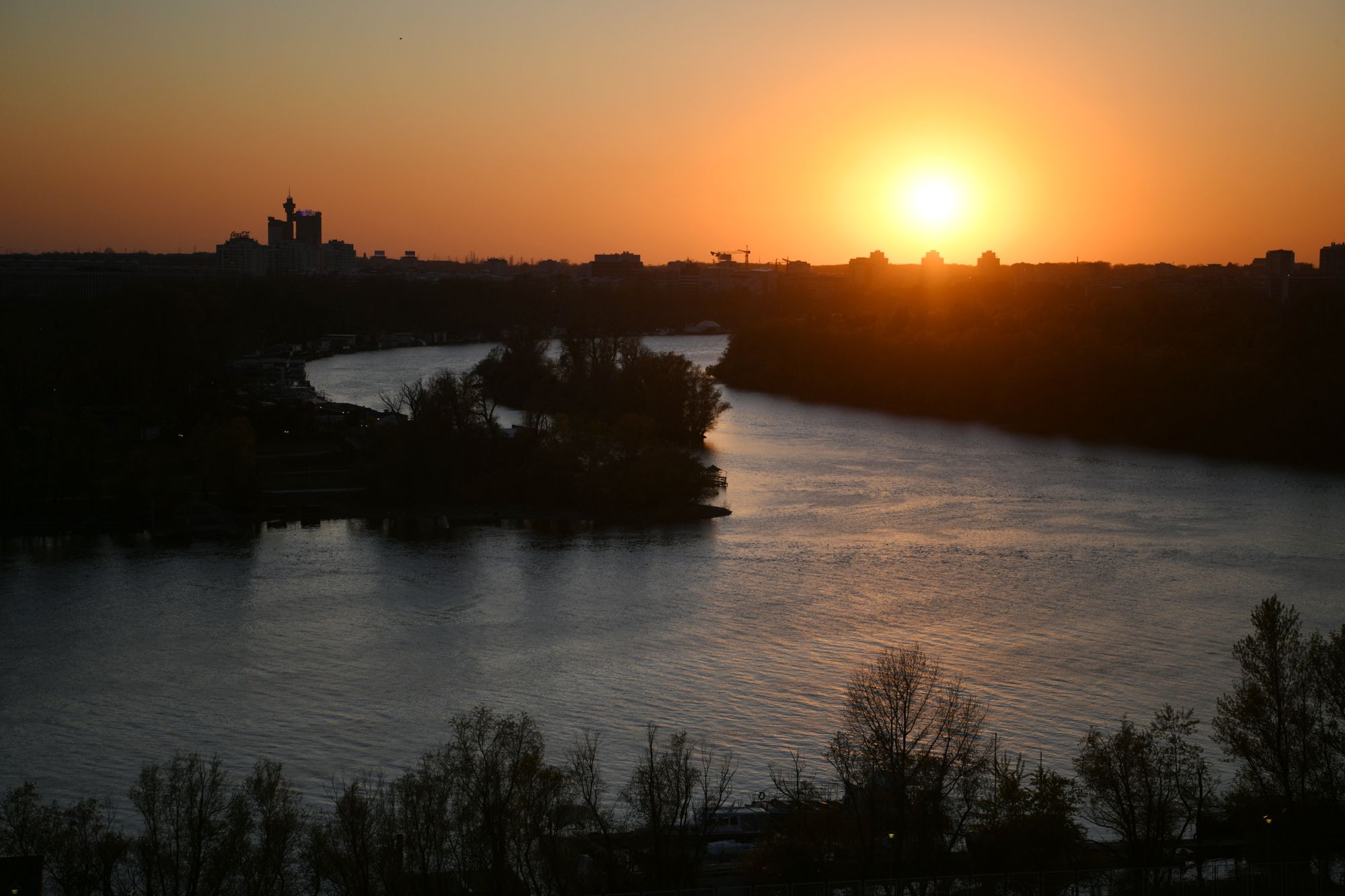 Beograd 06.04.2020. Kalemegdan, zalazak sunca, Beogradska tvrđava, sunce, zalazak, prazan Kalemegdan, vanredno stanje, policijski čas, koronavirus Foto: Filip Krainčanić/Nova.rs