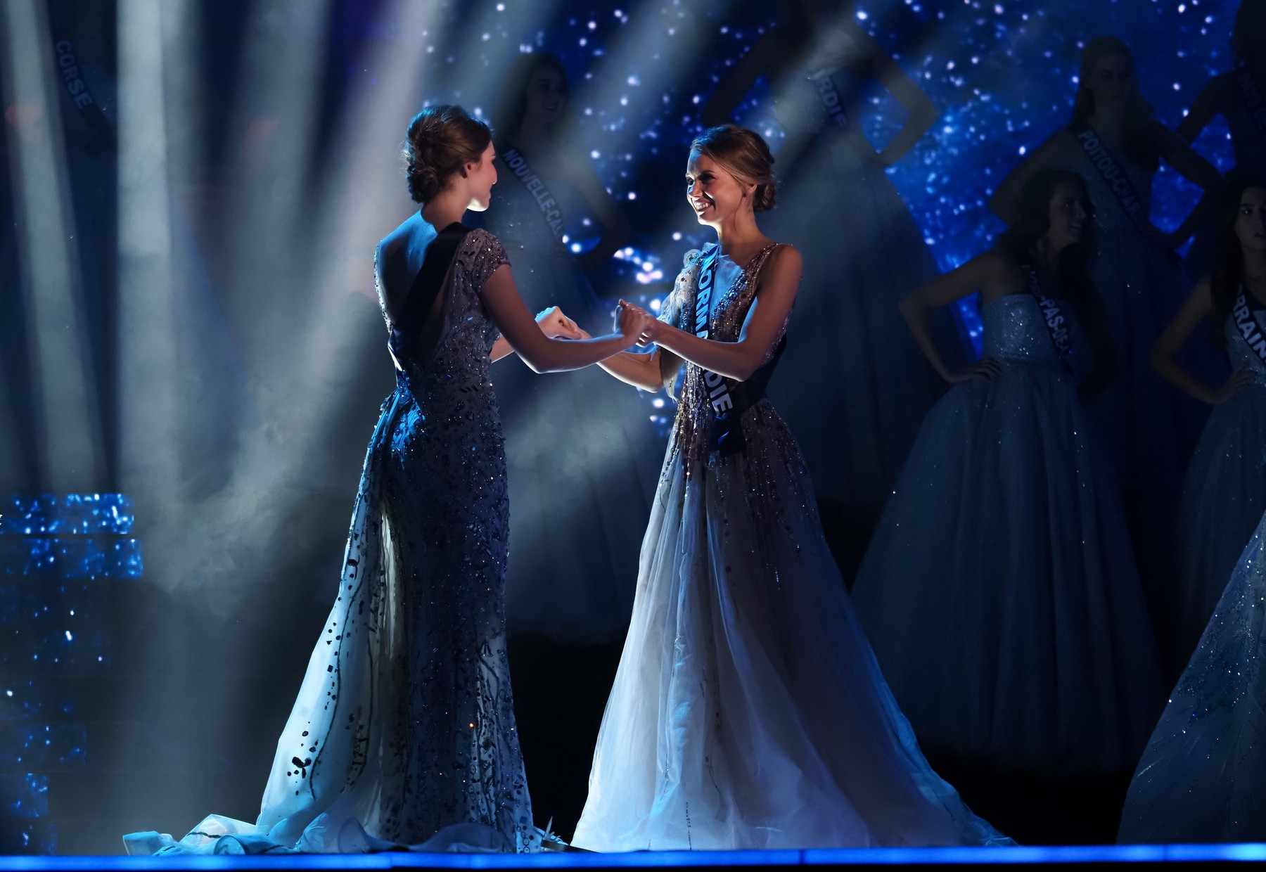 EXCLUSIF - PUY DU FOU : Soiree d'election de Miss France 2021 en direct sur TF1.