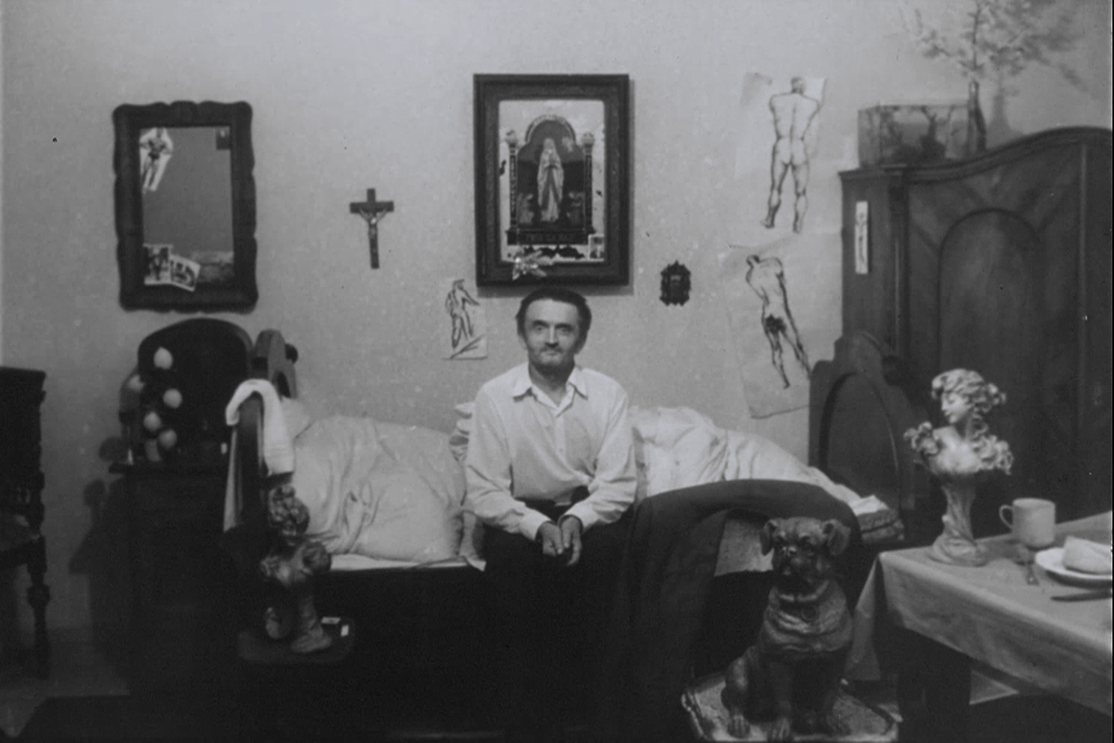 film „Pan Hrstka“, kratko dokumentarno ostvarenje iz 1969. godine i jednu od prvih režija proslavljenog srpskog reditelja Gorana Paskaljevića.