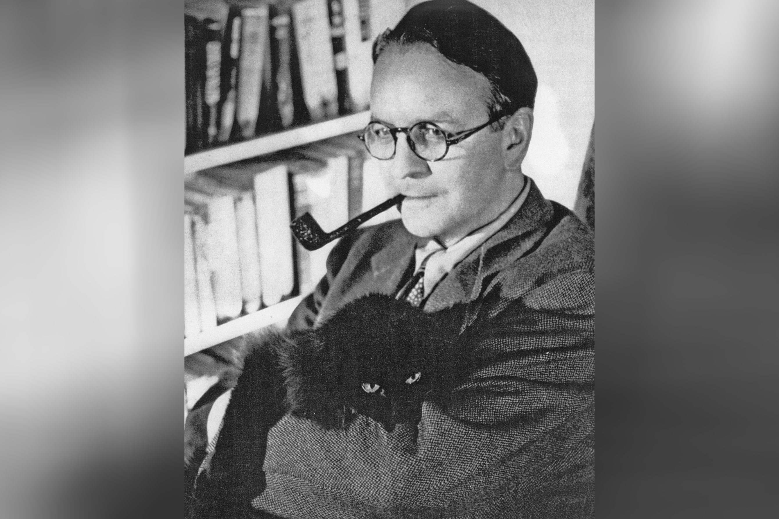 RAYMOND CHANDLER (1888-1959) Anglo-American novelist and screenwriter