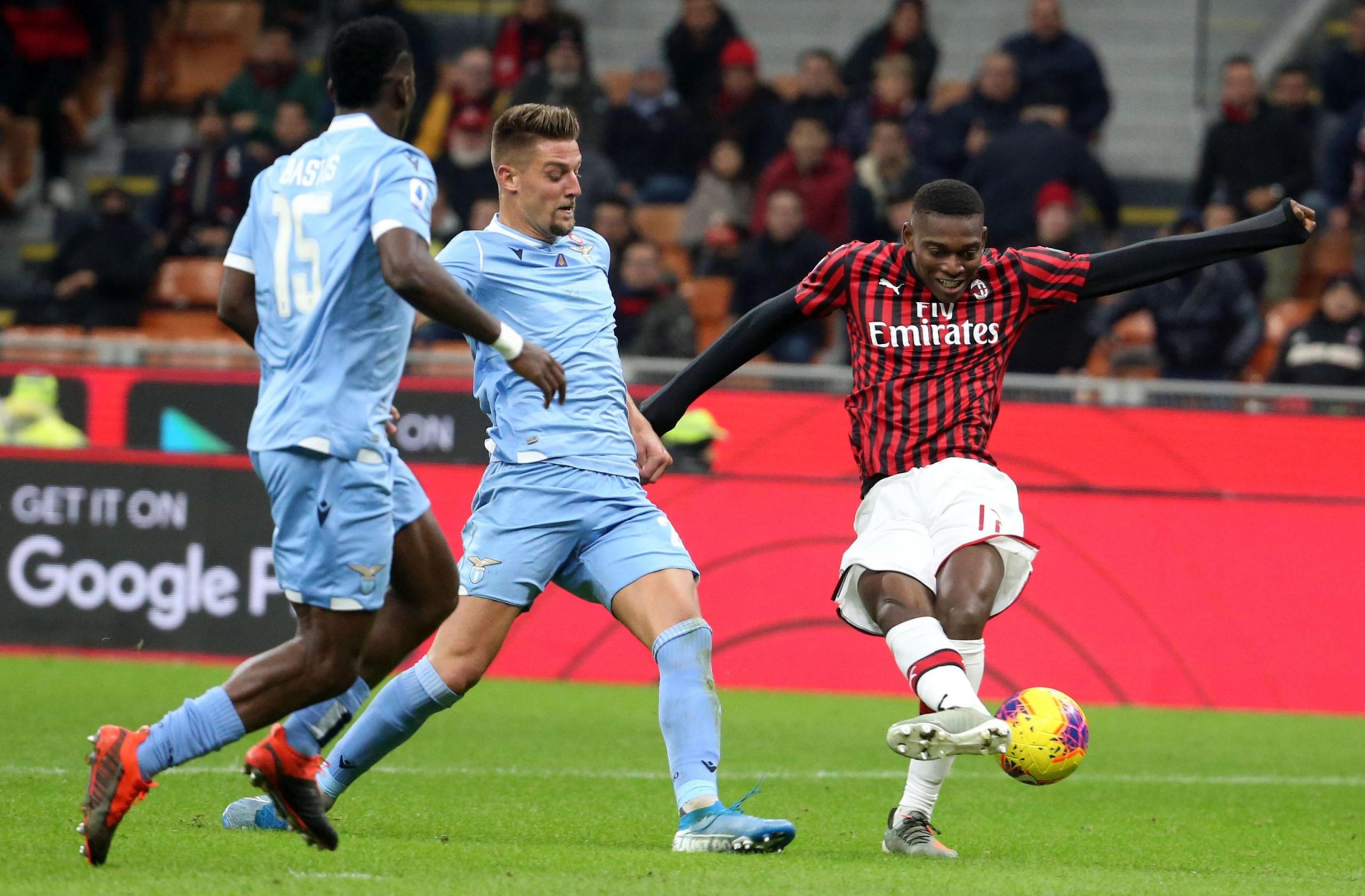 epa07970418 Lazio's Sergej Milinkovic-Savic (C) and AC Milans Rafael Leao (R) in action during the Italian serie A soccer match between AC Milan and SS Lazio at Giuseppe Meazza stadium in Milan, Italy, 03 November 2019.  EPA-EFE/MATTEO BAZZI
