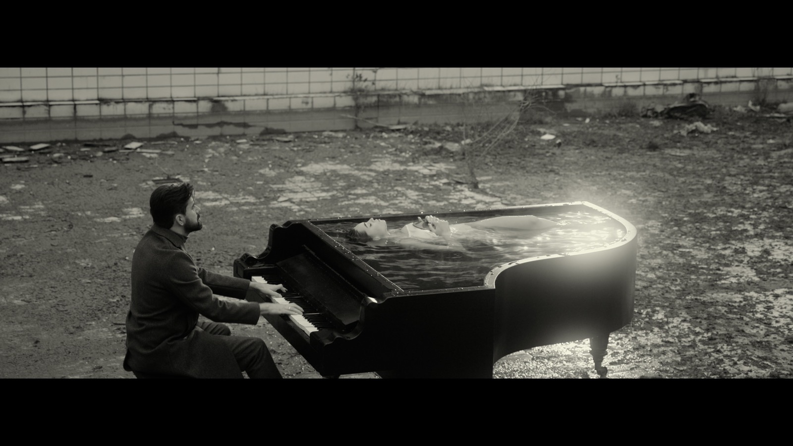 Amel Ćurić objavio svetski spot za pesmu “Moje zauvijek”