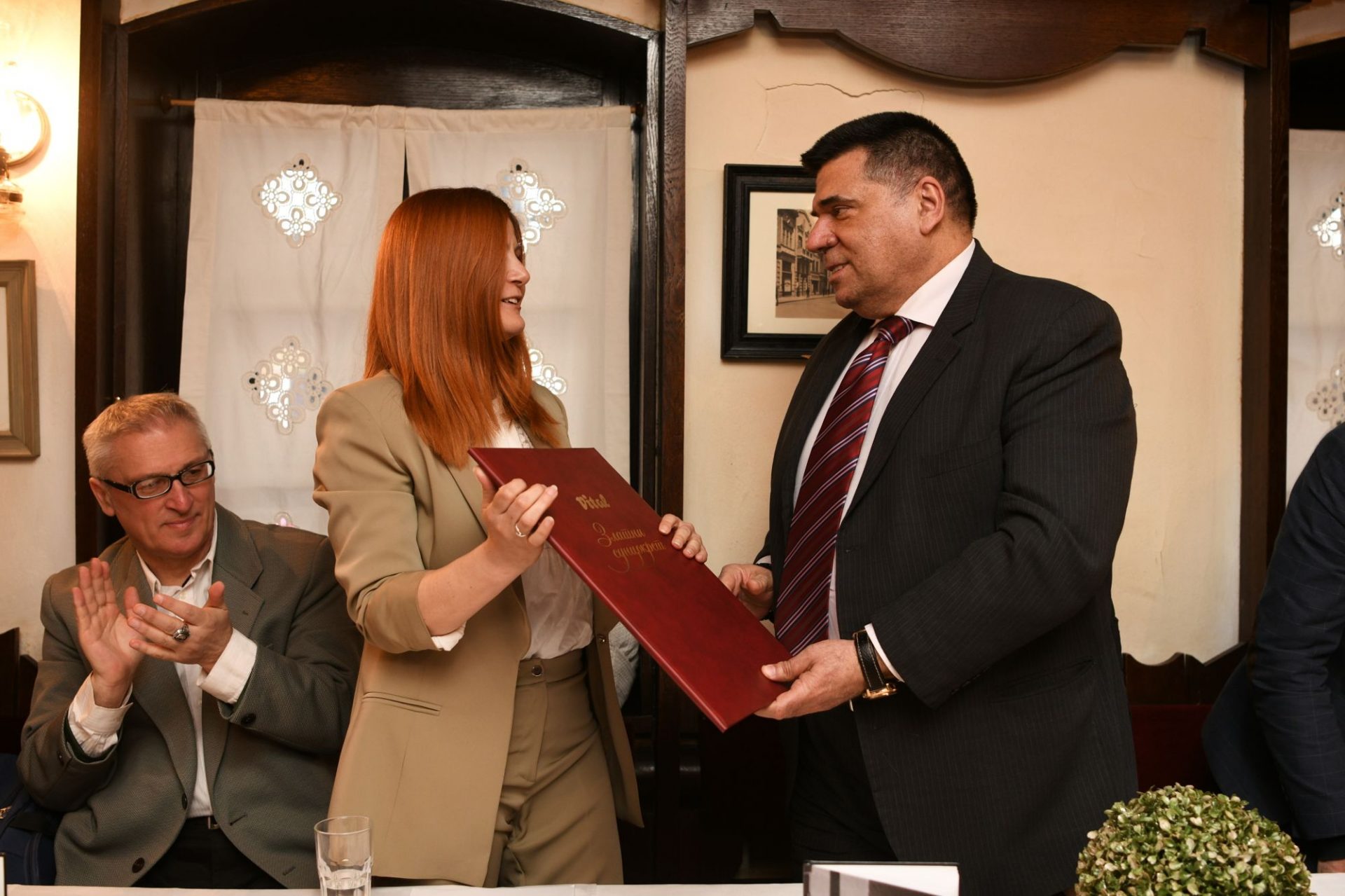 Restoran "Tri šešira", Skadarska 29 Sveccana dodela Vitalova nagrade "Zlatni suncokret" Tanja Stupar Trifunović za roman "Od kako sam kupila labuda". Foto: Filip Krainčanić/Nova.rs