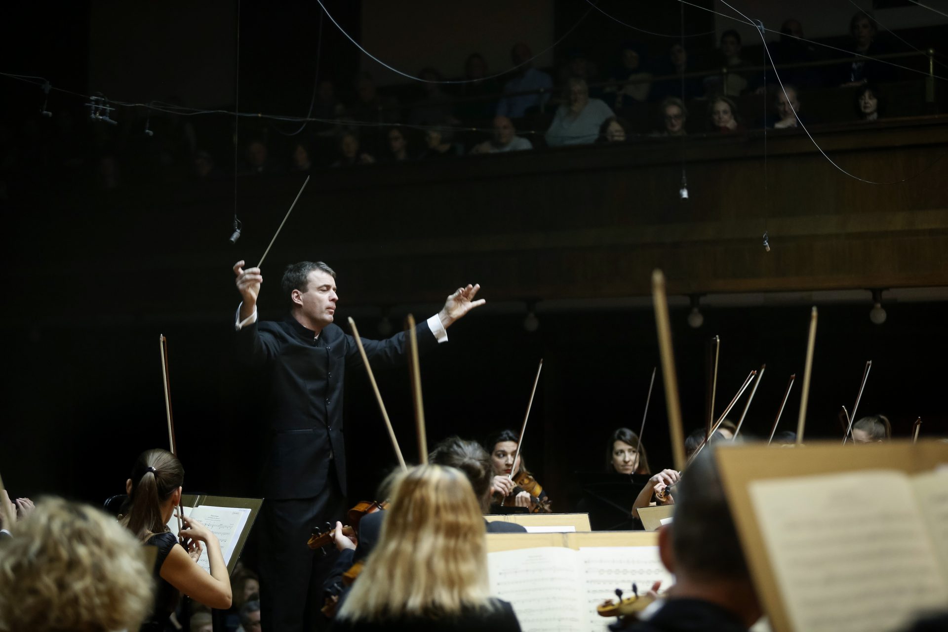 13.12.2019. #betoveninfluenser

Gabrijel Felc, dirigent

L. van Betoven: Posvecenje kuce 
A. Brukner: Simfonija br. 5

Belgrade, 13.12.2019.
foto: Marko Djokovic/BEOGRADSKA FILHARMONIJA