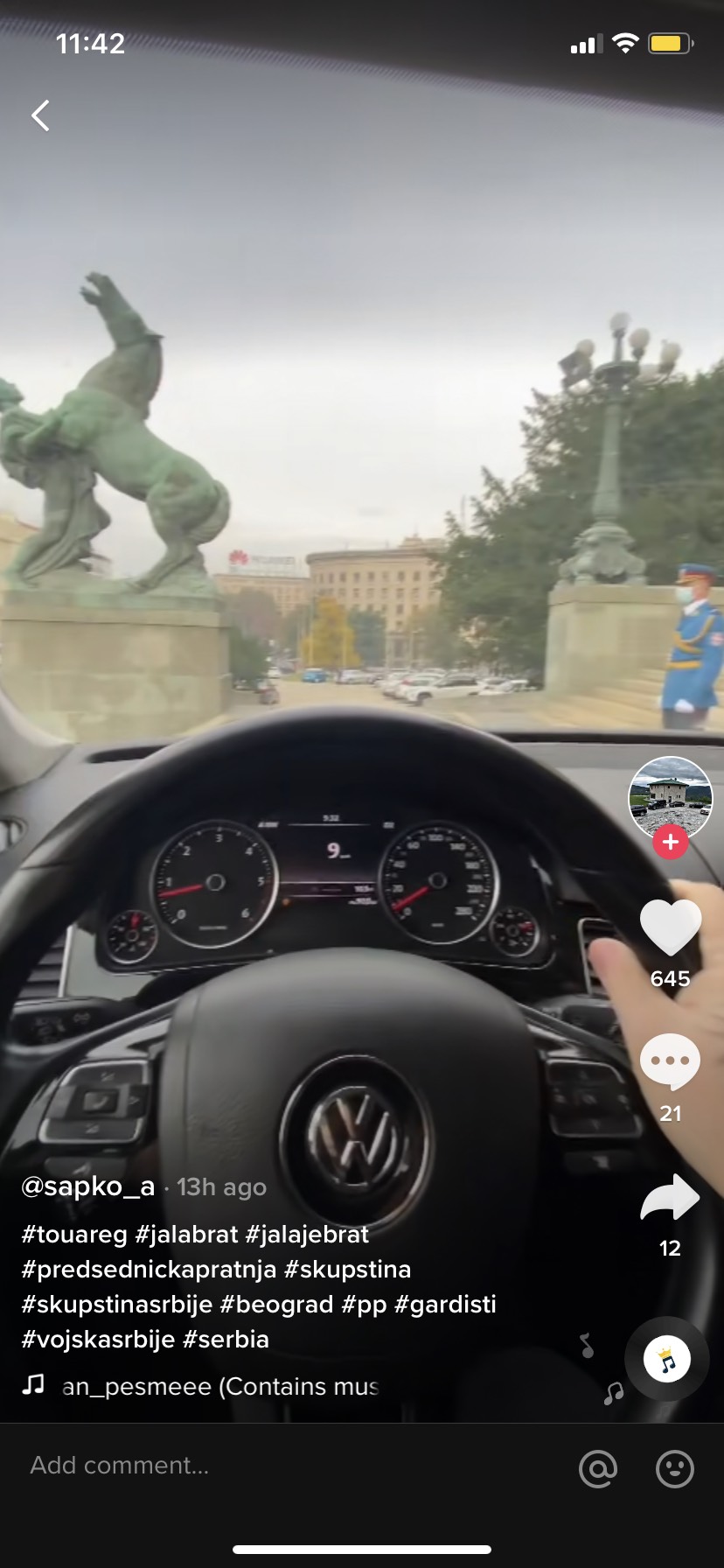 Sapko Aljovic bahacenje ispred skupstine srbije