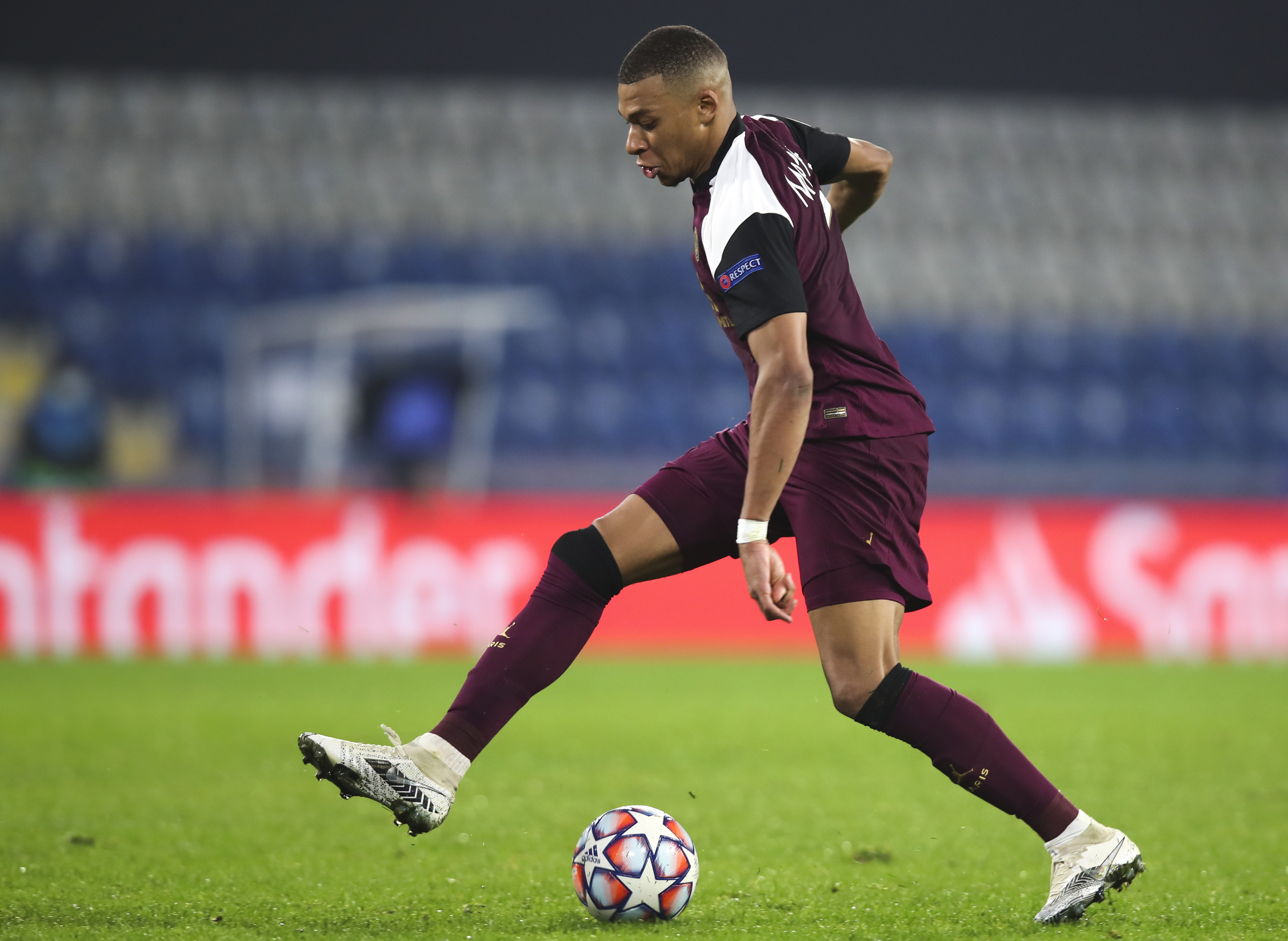 epa08781617 Kylian Mbappe of PSG in action during the UEFA Champions League group H soccer match between Istanbul Basaksehir and Paris Saint-Germain in Istanbul, Turkey, 28 October 2020.  EPA-EFE/Tolga Bozoglu / POOL