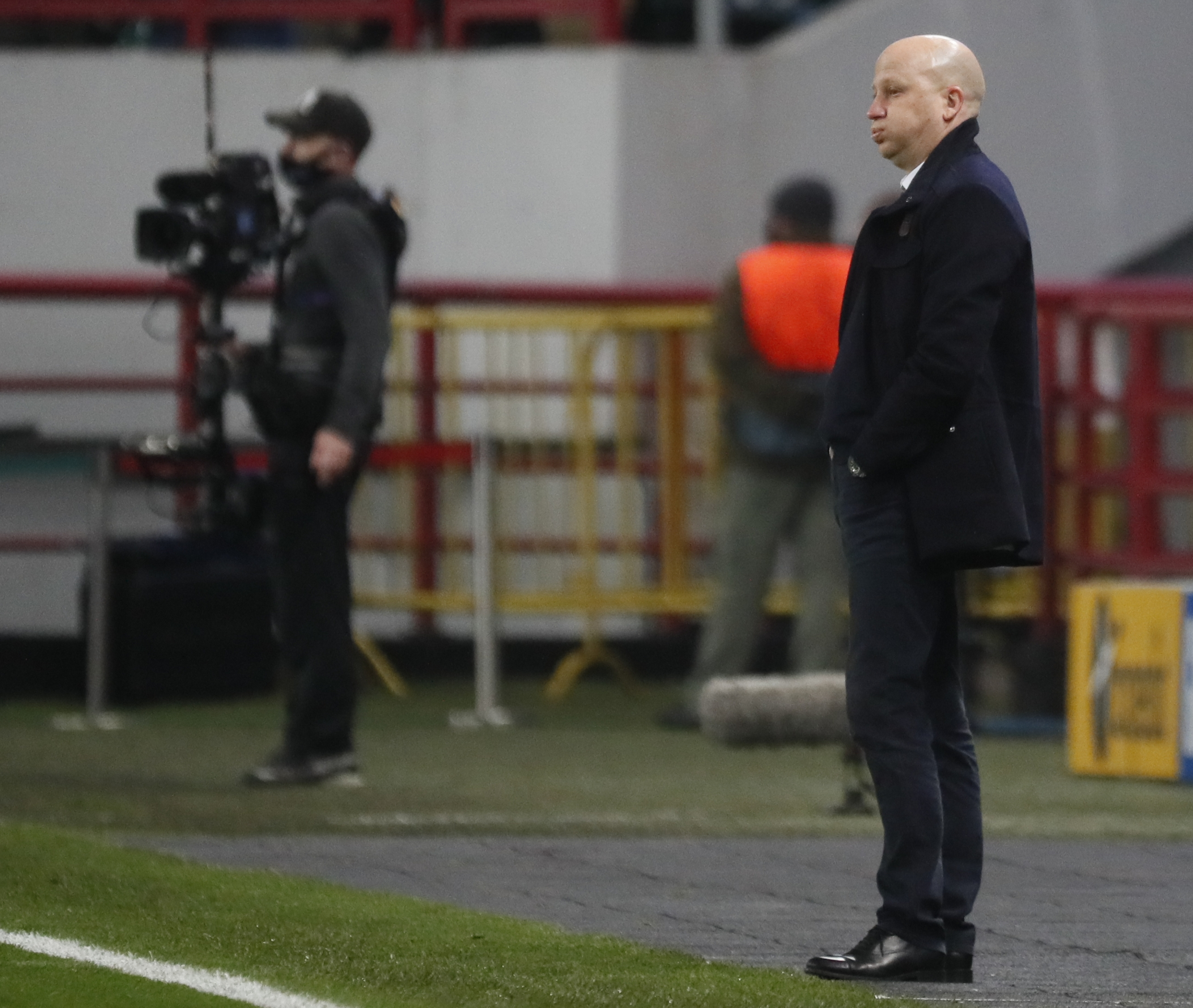 epa08778426 Lokomotiv head coach Marko Nikolic reacts during the UEFA Champions League group A match between Lokomotiv Moscow and Bayern Munich in Moscow, Russia, 27 October 2020.  EPA-EFE/Maxim Shipenkov / POOL
