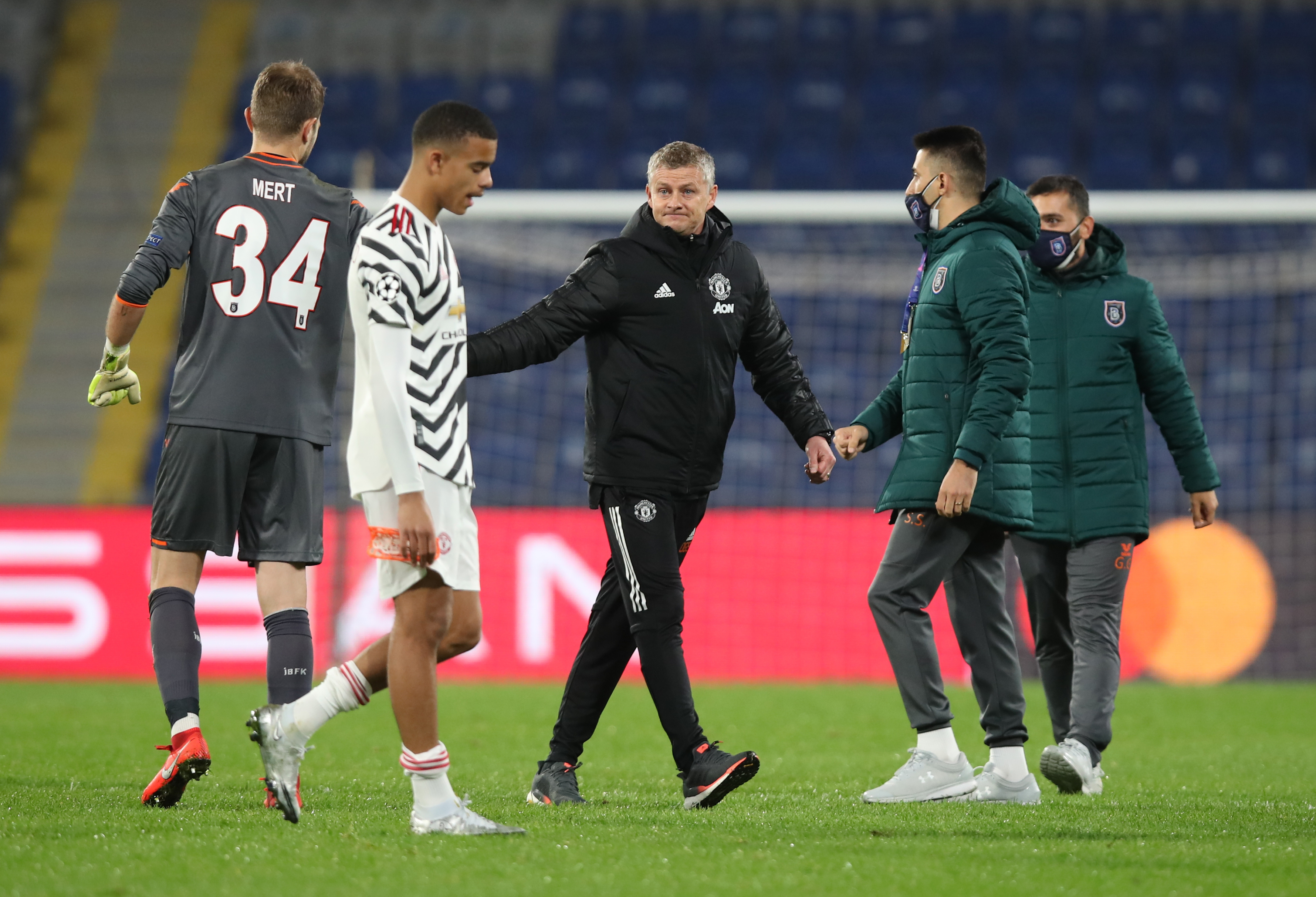 epa08799007 Manchester United's manager Ole Gunnar Solskjaer (C) reacts after the UEFA Champions League group H soccer match between Istanbul Basaksehir and Manchester United in Istanbul, Turkey, 04 November 2020.  EPA-EFE/Tolga Bozoglu