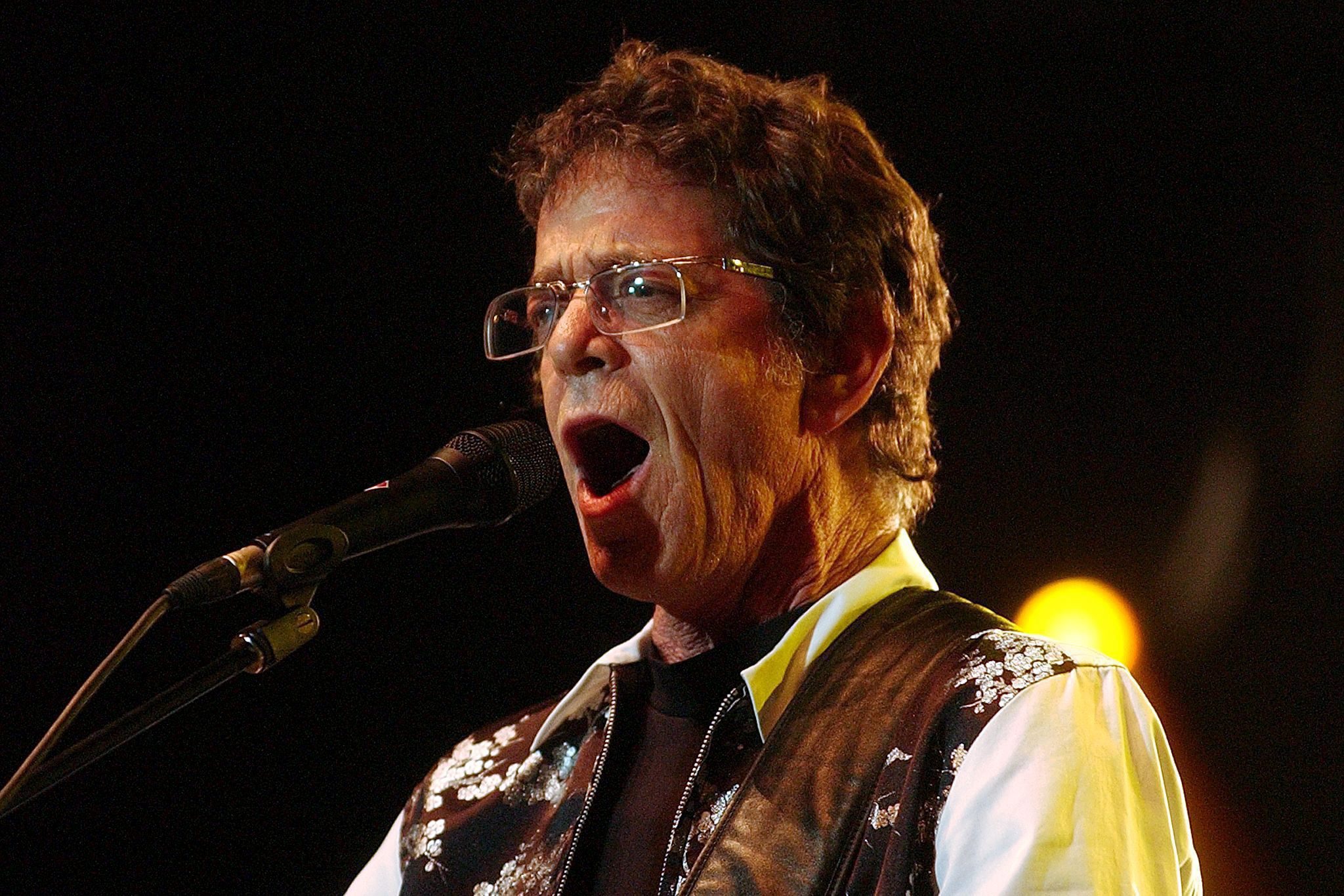 epa000248659 American singer Lou Reed performs at the 13th Rock Oz'Arenes Festival, in Avenches VD, Switzerland, this Wednesday, 11 August 2004.  EPA/SANDRO CAMPARDO