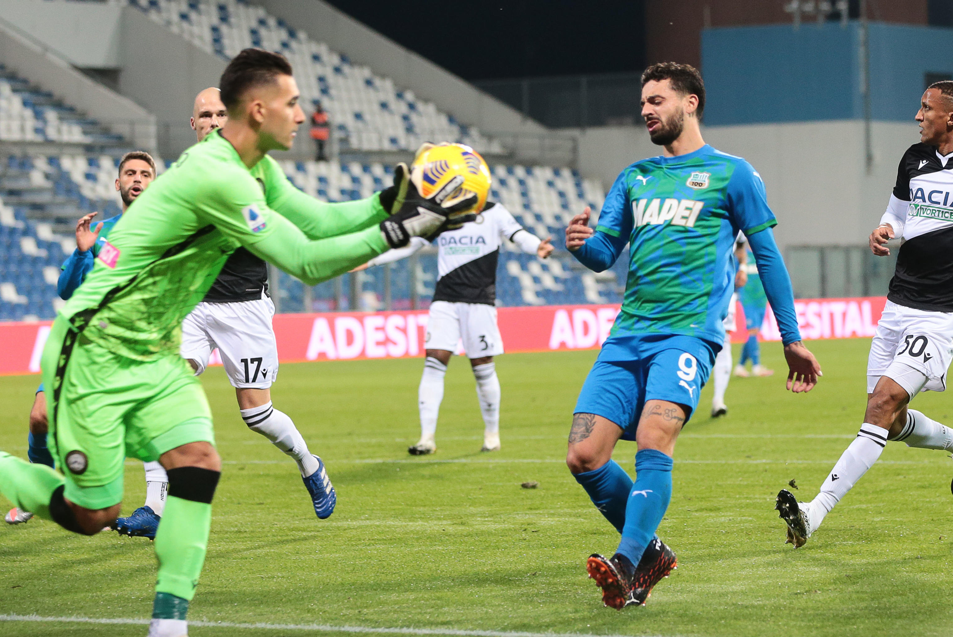 epa08803617 Udinese goalkeeper Juan Musso saves a shot from Sassuolo?s Francesco Caputo during the Italian Serie A soccer match US Sassuolo vs Udinese Calcio at Mapei Stadium in Reggio Emilia, Italy, 06 November 2020.  EPA-EFE/SERENA CAMPANINI