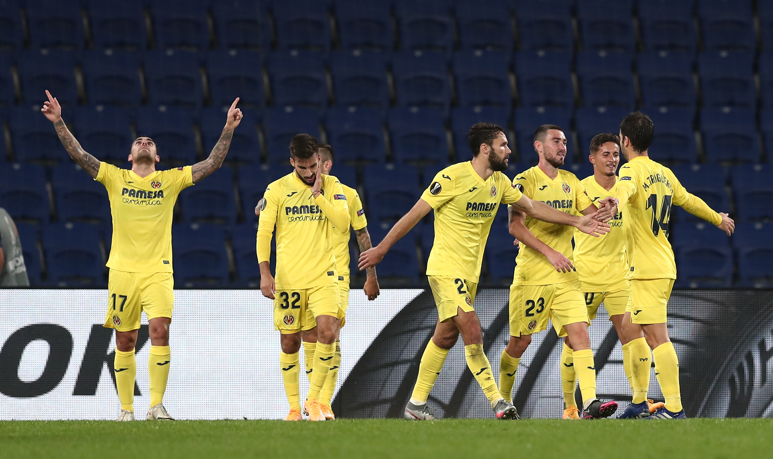 epa08784453 Villareal's Paco Alcacer (L) celebrates after scoring the 3-1 lead during the UEFA Europa League Group I match between Qarabag and Villarreal in Istanbul, Turkey, 29 October 2020.  EPA-EFE/SEDAT SUNA