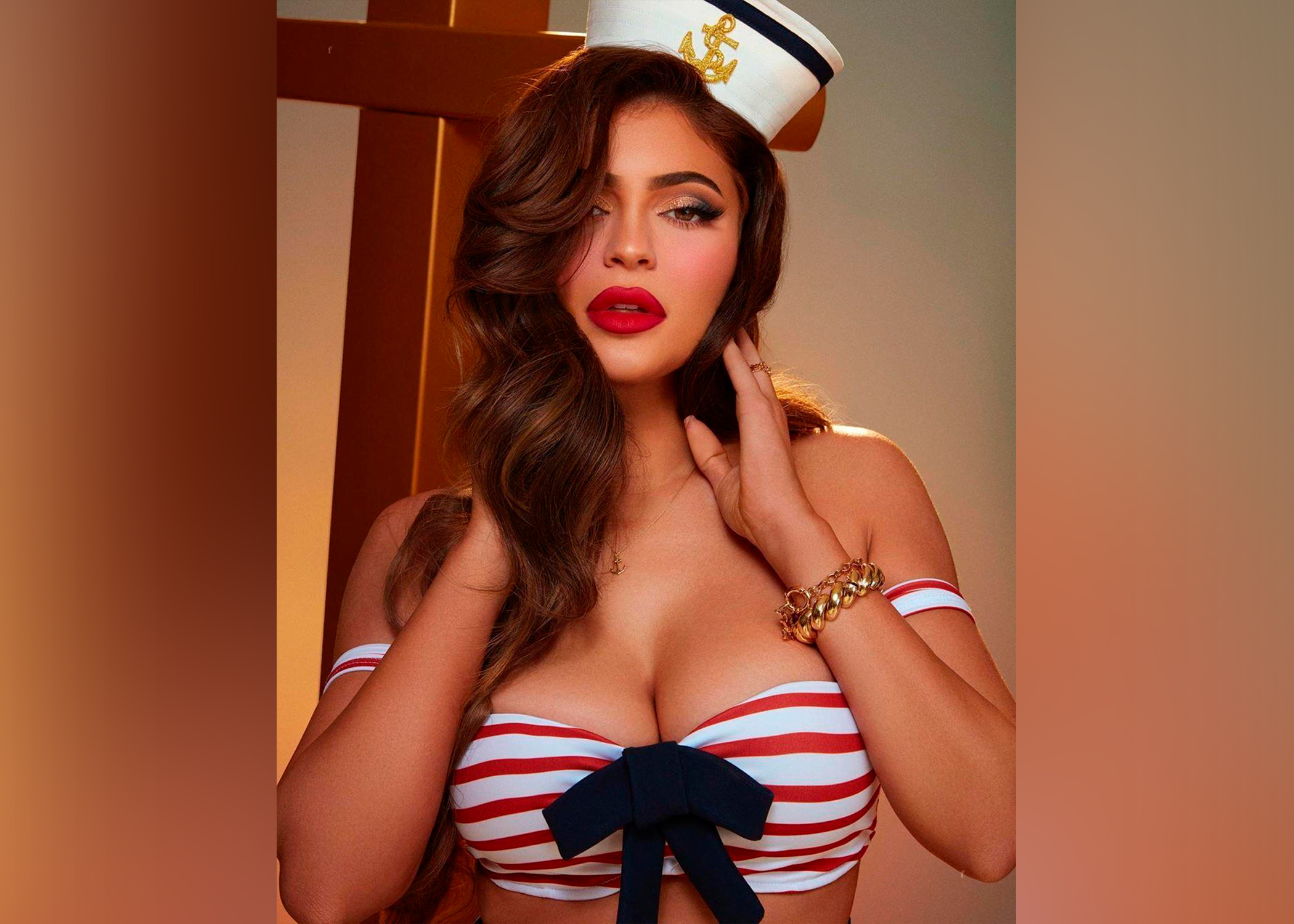 Kylie Jenner (/ 02.09.2020): thank you for all the love on the summer collection kyliecosmetics.com,Image: 555806223, License: Rights-managed, Restrictions: , Model Release: no, Credit line: face to face / Face to Face / Profimedia