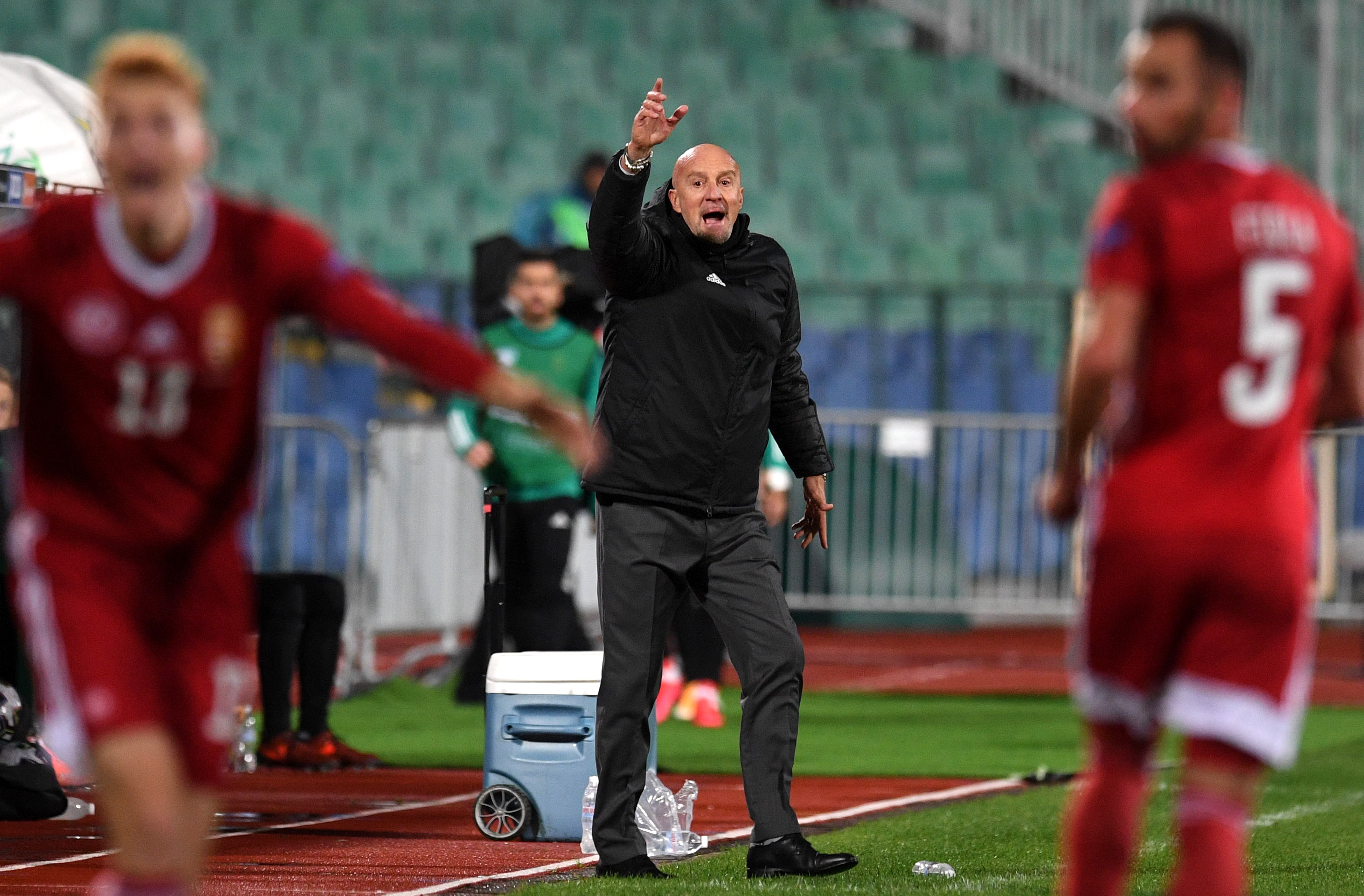 epa08730303 Head coach of national soccer team of Hungary, Marco Rossi, gestures during the UEFA Euro qualifying play-off semi final soccer match, between Bulgaria and Hungary in Sofia, Bulgaria, 08 October 2020.  EPA-EFE/VASSIL DONEV