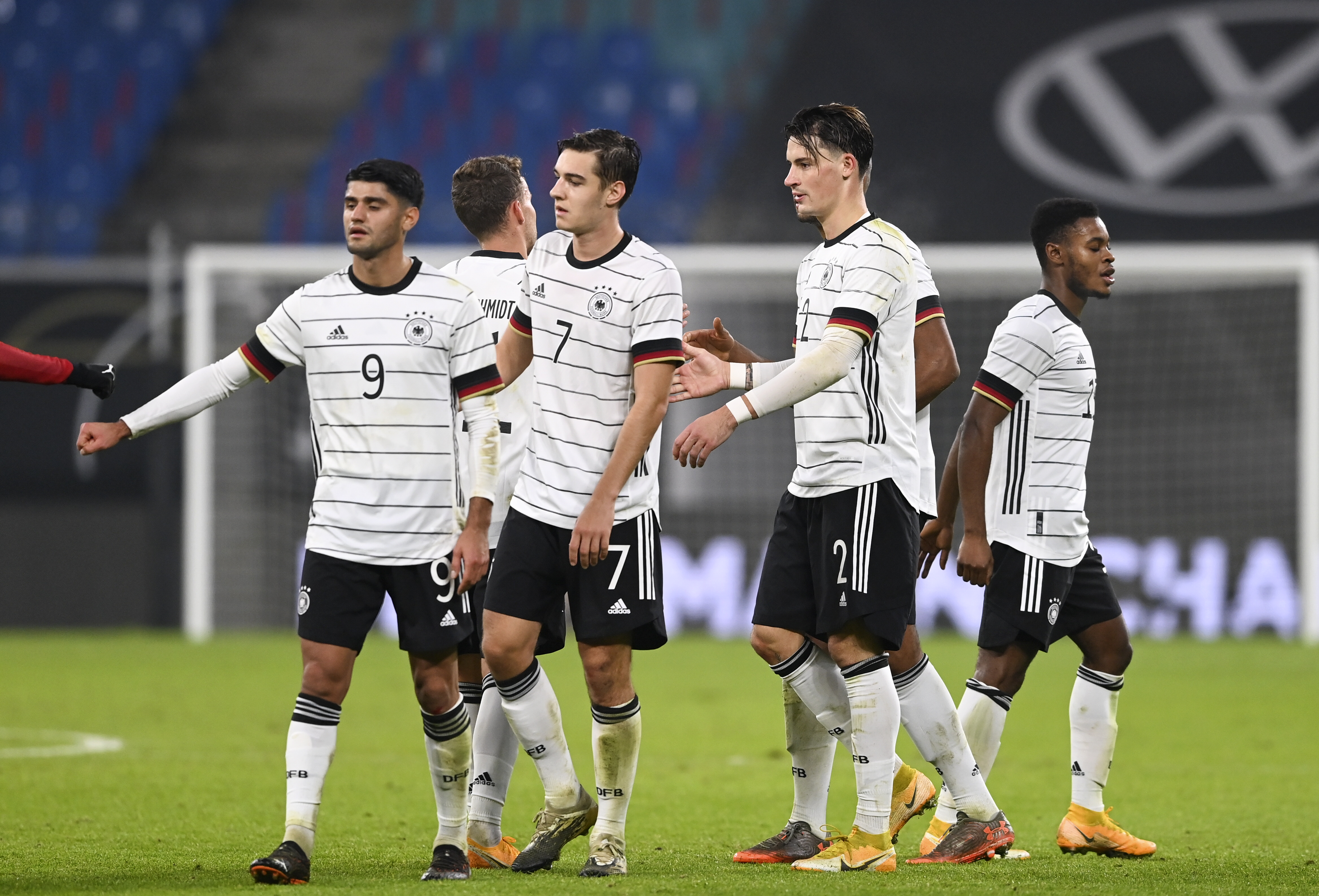 epa08814718 Germany's players react after the international friendly soccer match between Germany and Czech Republic in Leipzig, Germany, 11 November 2020.  EPA-EFE/FILIP SINGER
