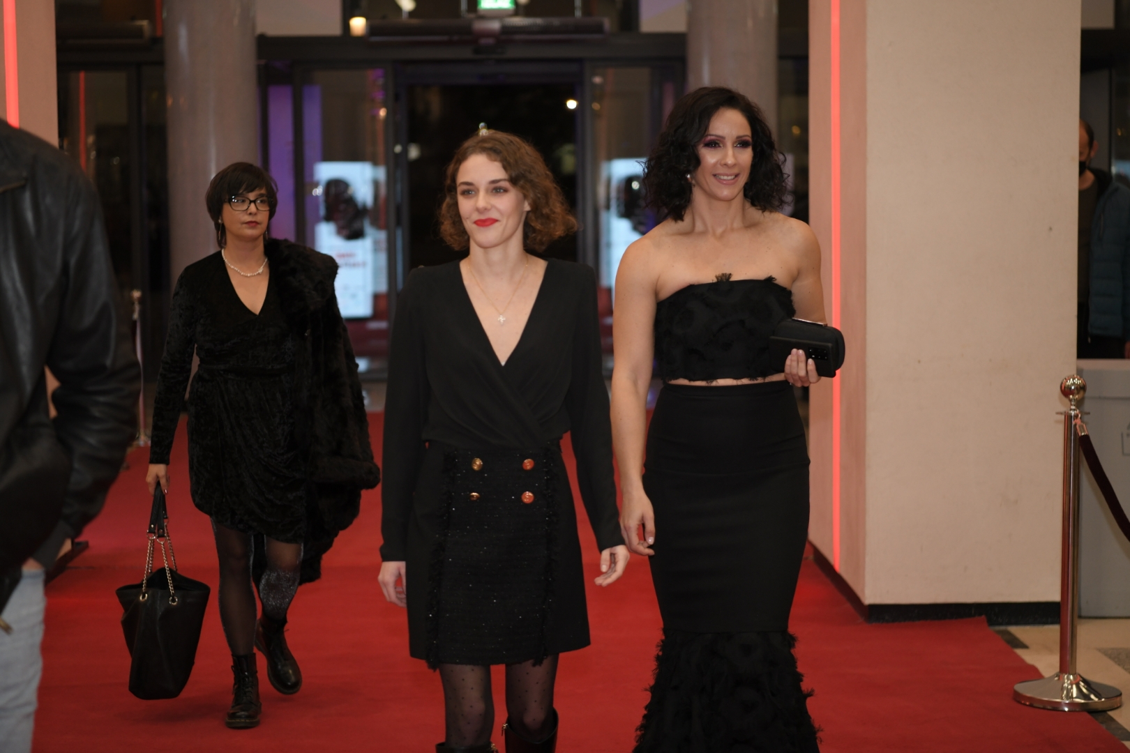 Beograd 12.11.2020. Katarina Žutić, Anja Pavicevic, Ana Franić. Premijera, film Ime naroda Foto: Dragan Mujan/Nova.rs