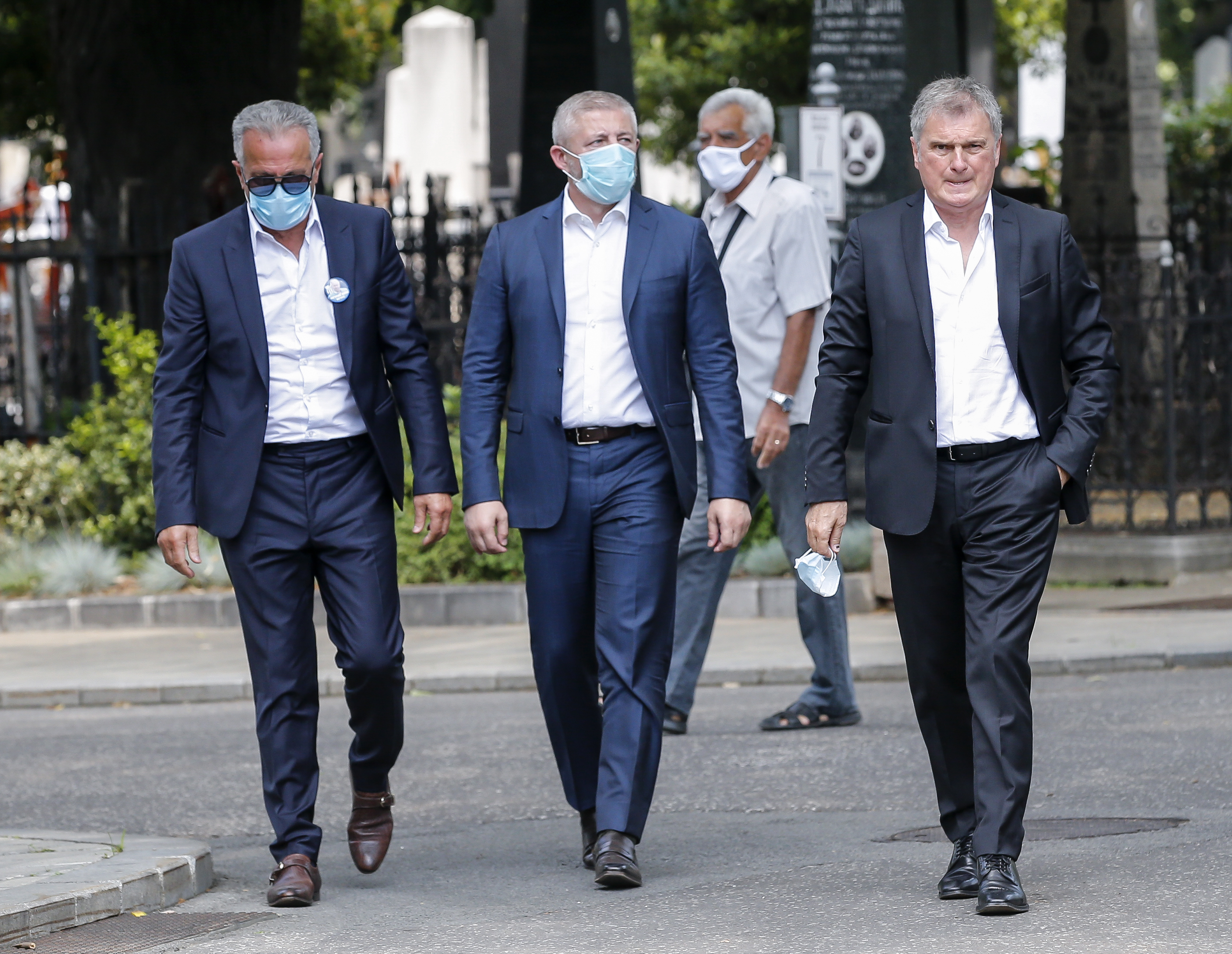 Fudbal-Ilija Petkovic Sahrana
Nenad Bjekovic (L) Slavisa Kokeza (C) and Ljubisa Tumbakovic (R)
Beograd, 02.07.2020.
foto: Srdjan Stevanovic/Starsportphoto ©