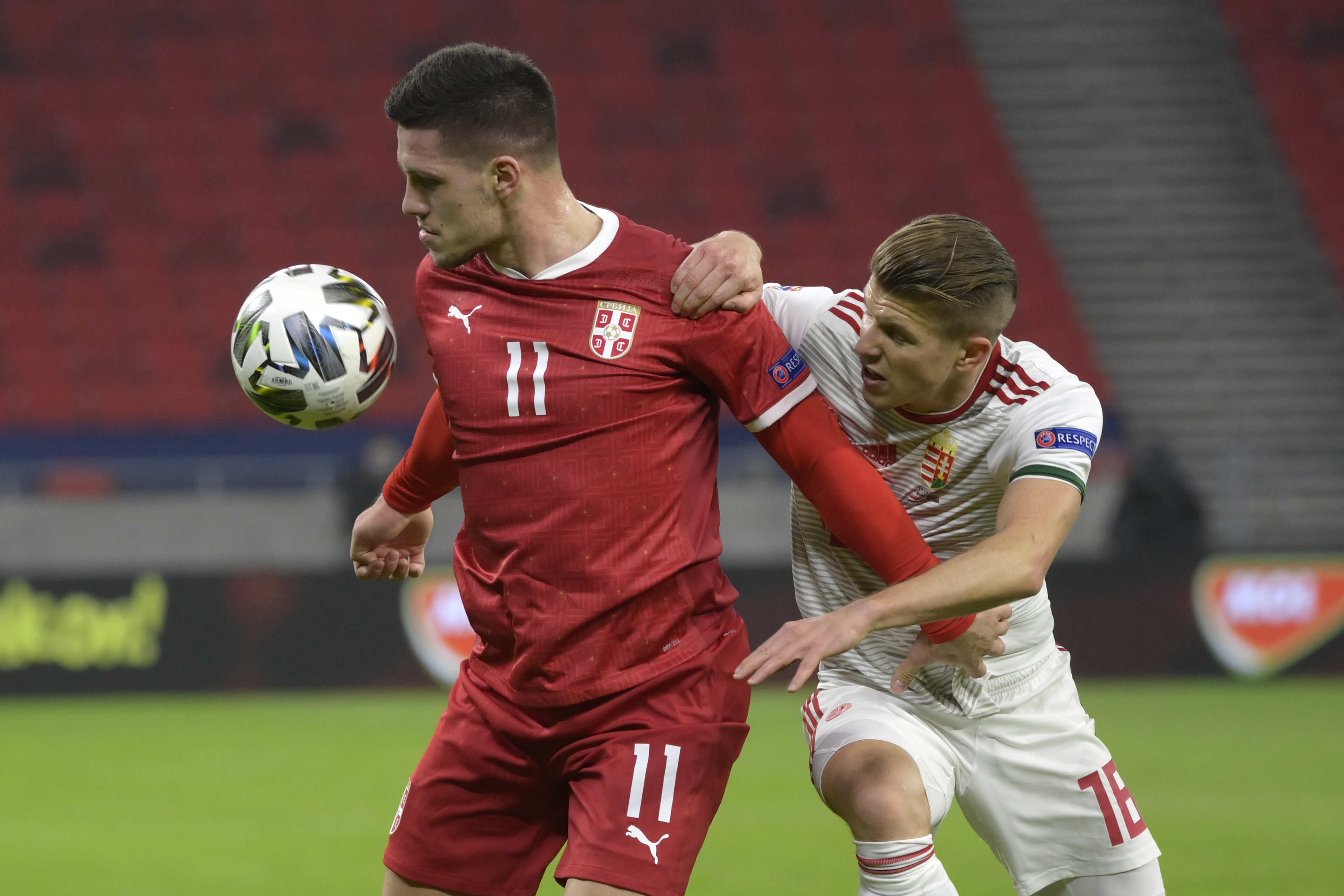 epa08822840 Luka Jovic (L) of Serbia in action against David Siger (R) of Hungary during the UEFA Nations League soccer match between Hungary and Serbia at Puskas Arena in Budapest, Hungary, 15 November 2020.  EPA-EFE/Szilard Koszticsak HUNGARY OUT