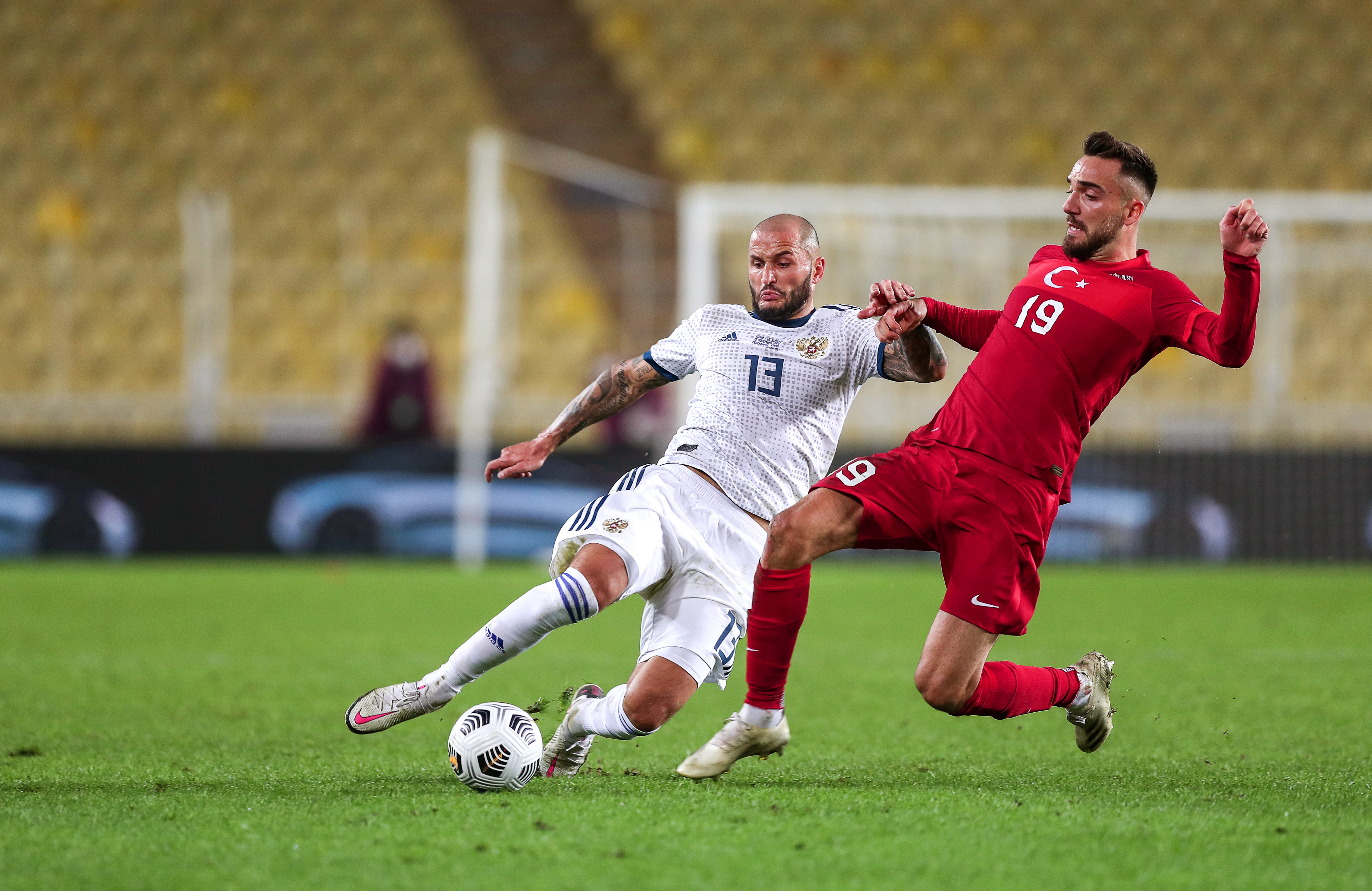epa08822694 Turkey's Emre Kilinc (R) in action against Russia's Fyodor Kudryashov (L) during the UEFA Nations League soccer match between Turkey and Russia in Istanbul, Turkey, 15 November 2020.  EPA-EFE/SEDAT SUNA