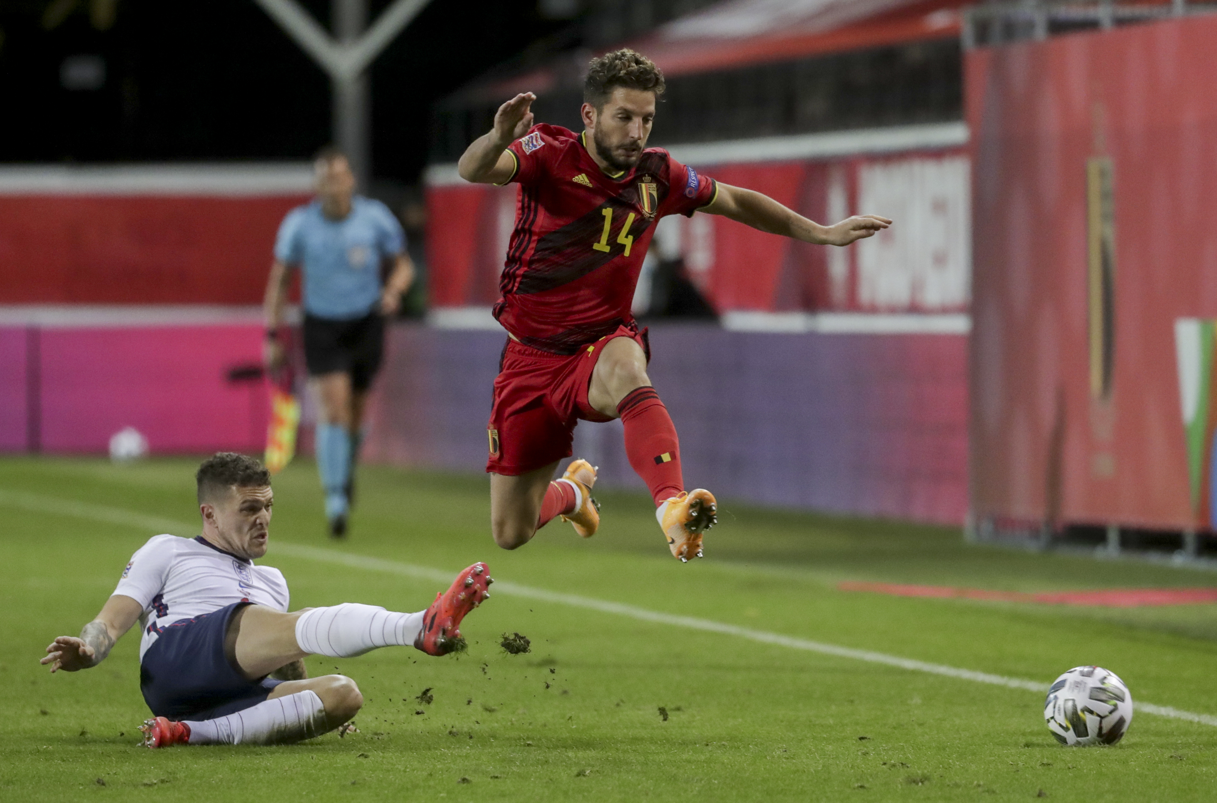 epa08822797 Kieran Trippier of England and Dries Mertens of Belgium (R) in action during the UEFA Nations League soccer match between Belgium and England in Leuven, Belgium, 15 November 2020.  EPA-EFE/STEPHANIE LECOCQ