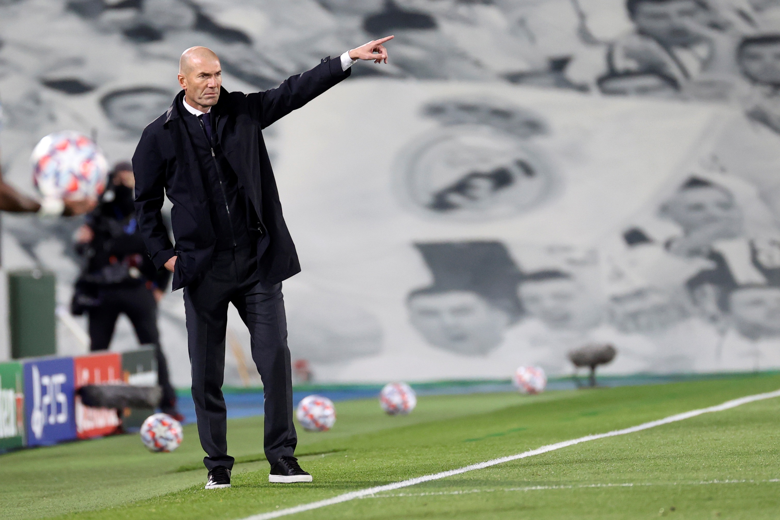 epa08796469 Madrid's head coach Zinedine Zidane reacts during the UEFA Champions League group B match between Real Madrid and FC Internazionale at Alfredo Di Stefano stadium in Madrid, Spain, 03 November 2020.  EPA-EFE/JuanJo Martin