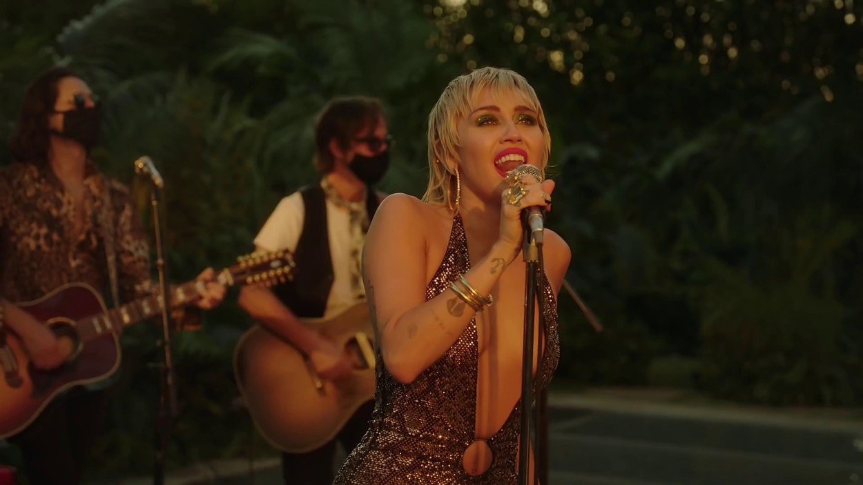 Miley Cyrus performs 'Sweet Jane' Unplugged during her Backyard Sessions