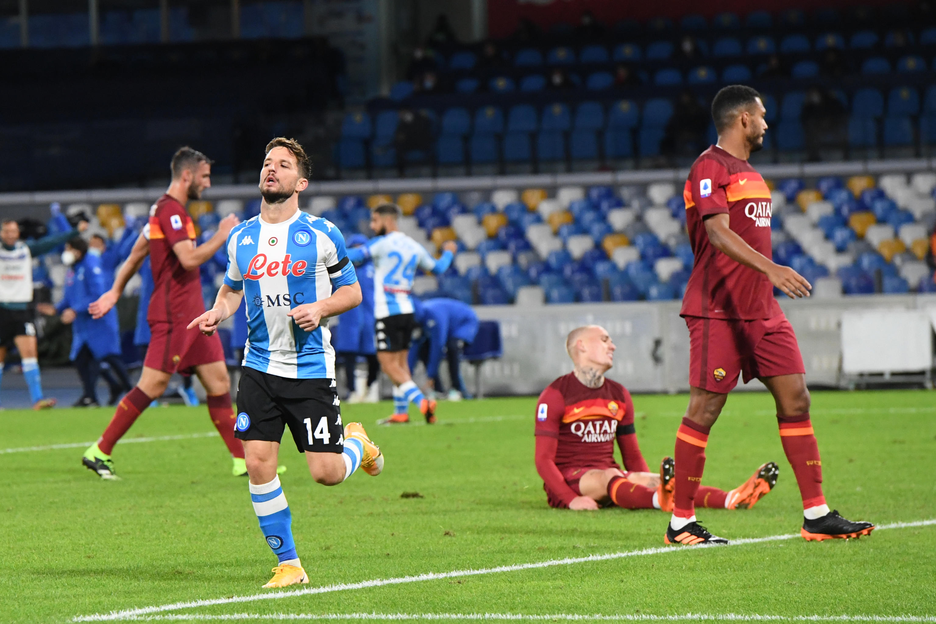 epa08852085 Napoli's Dries Mertens (2L) jubilates after scoring the 3-0 goal during the Italian Serie A soccer match SSC Napoli vs AS Roma, Naples, Italy,  29 November 2020.  EPA-EFE/CIRO FUSCO
