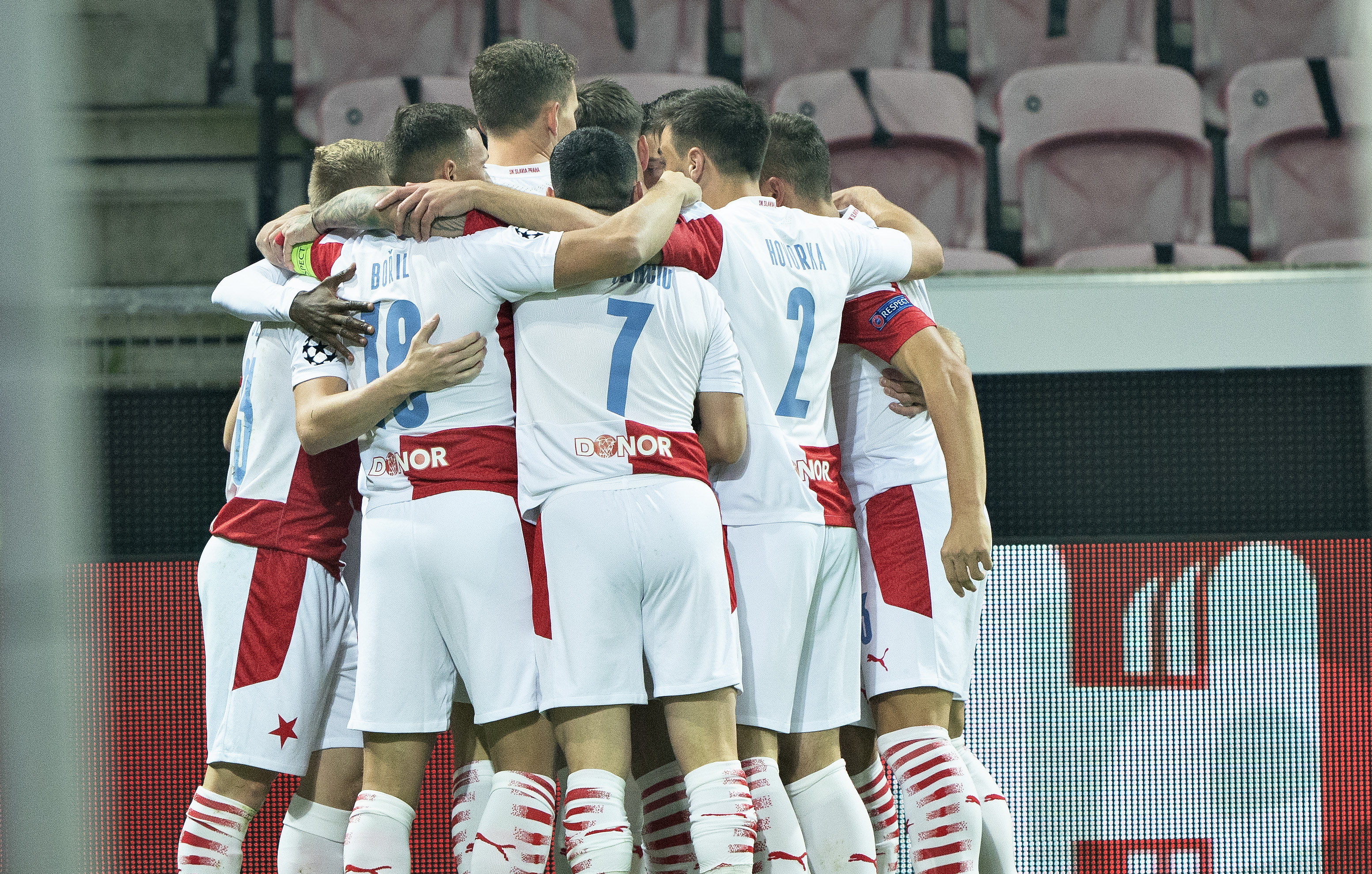 epa08710087 Slavia Prague players celebrate during the UEFA Champions League playoff second leg soccer match between FC Midtjylland and Slavia Prague at MCH Arena in Herning, Denmark, 30 September 2020.  EPA-EFE/Henning Bagger  DENMARK OUT