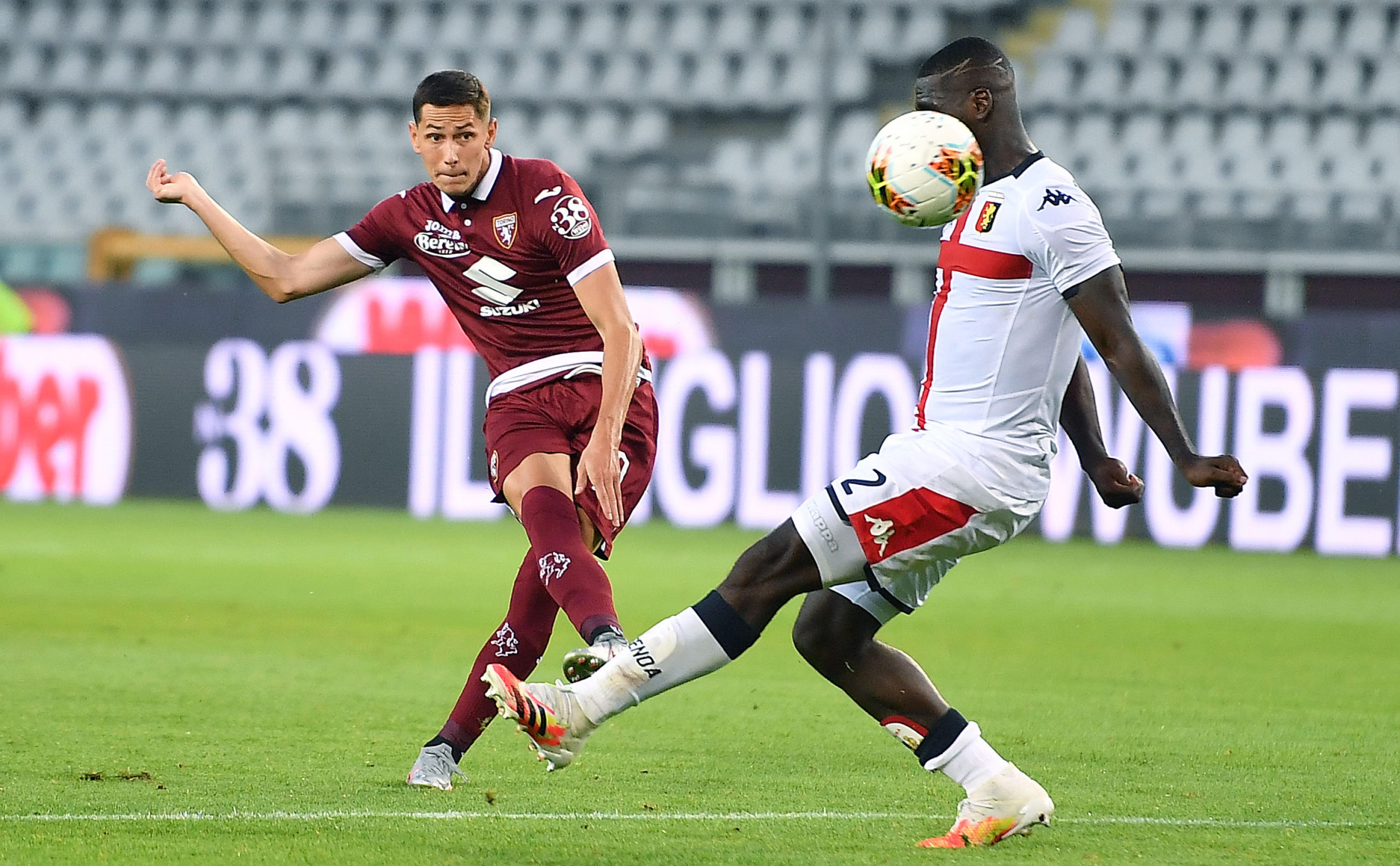 epa08550478 Torino?s Sasa Lukic (L) scores the 2-0 lead  during the Italian Serie A soccer match Torino FC vs Genoa CFC at the Olimpico Grande Torino stadium in Turin, Italy, 16 July 2020.  EPA-EFE/ALESSANDRO DI MARCO